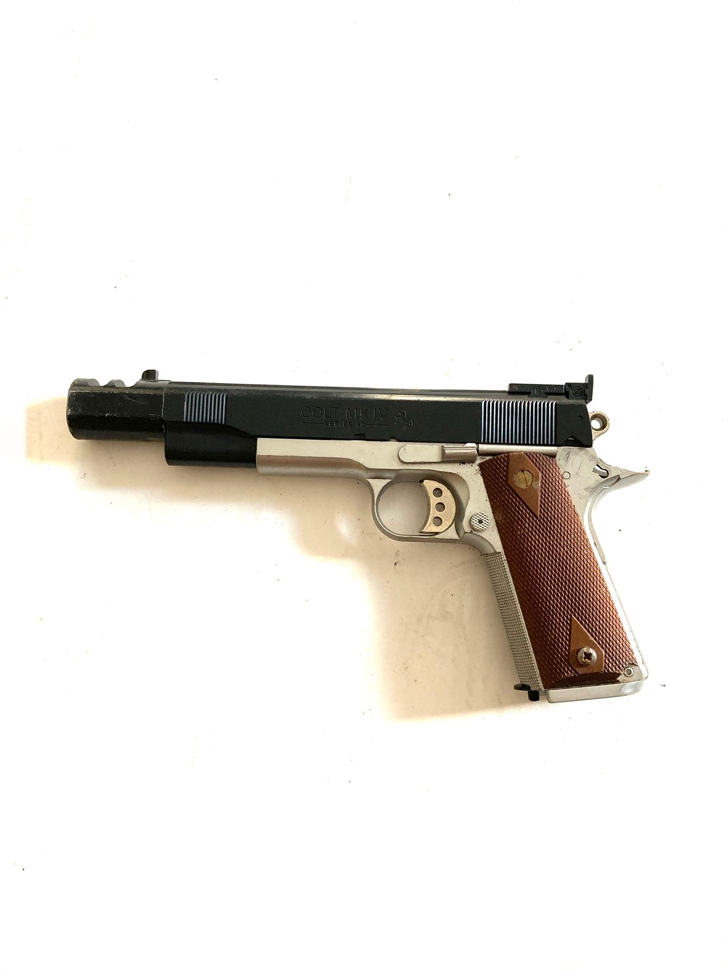 Null Pistolet à billes COLT Mk IV, en l’état, avec magasin, LT 28 cm.