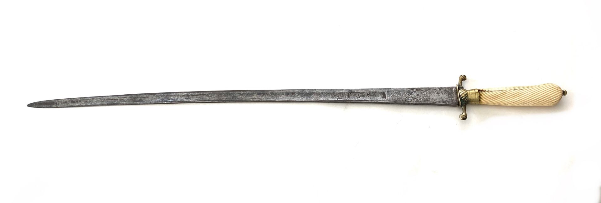 Null couteau de vènerie, lame de 53 cm, légèrement courbe, à gorge, gravée et dé&hellip;