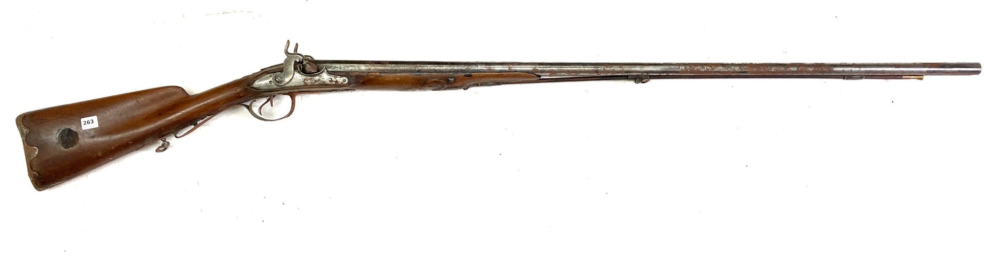 Null fusil de chasse à silex transformé percussion, canon en table de 94 cm, gar&hellip;