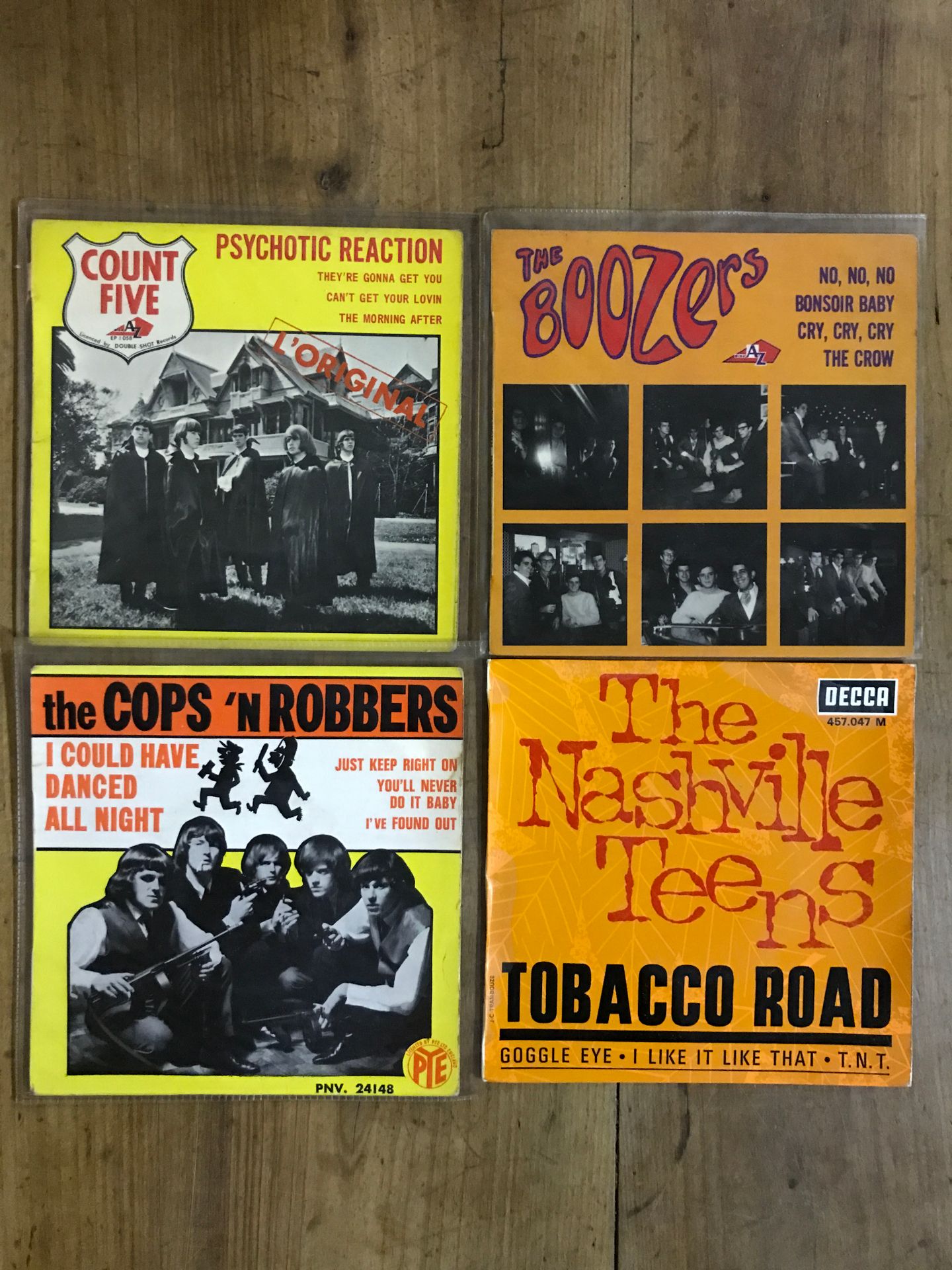 COPS N ROBERS, BARRACUDAS, BOOZER... Lot de 5 disques 45 tours 4 titres de Rock,&hellip;