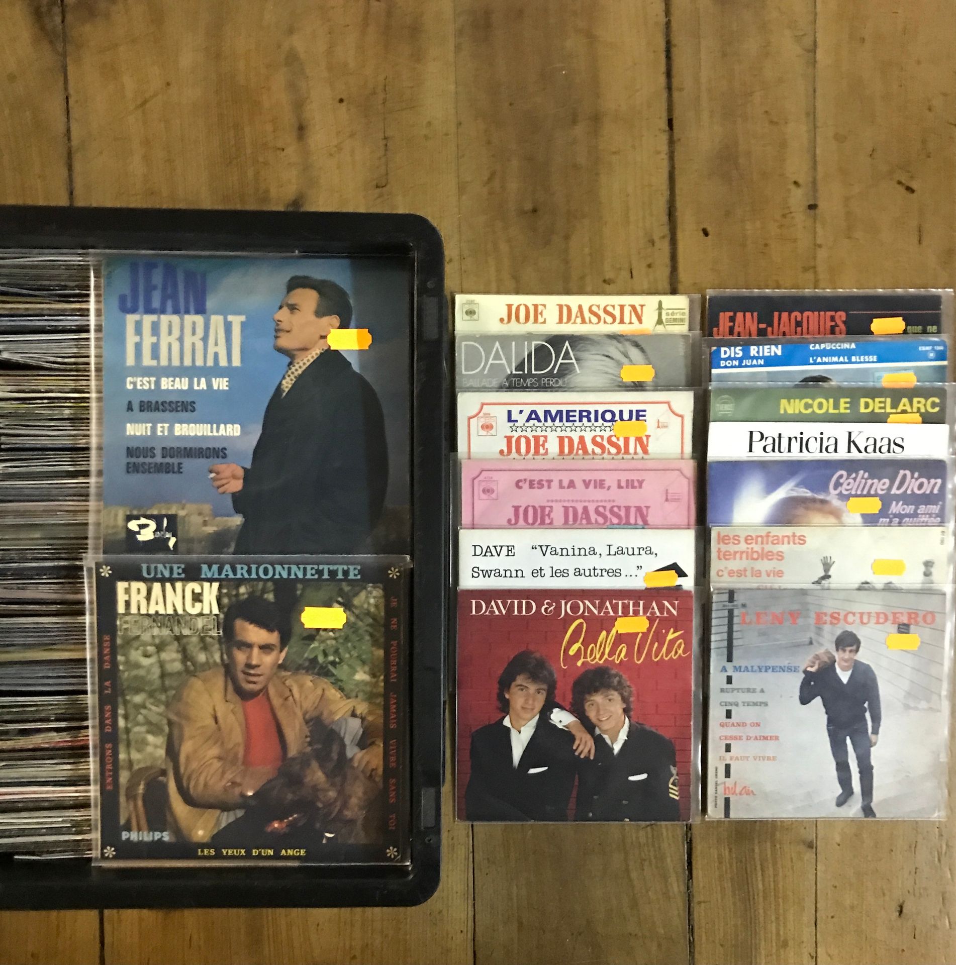 Null Lot von 200 45 rpm Platten von französischen Künstlern (Dalida, Florent Pag&hellip;