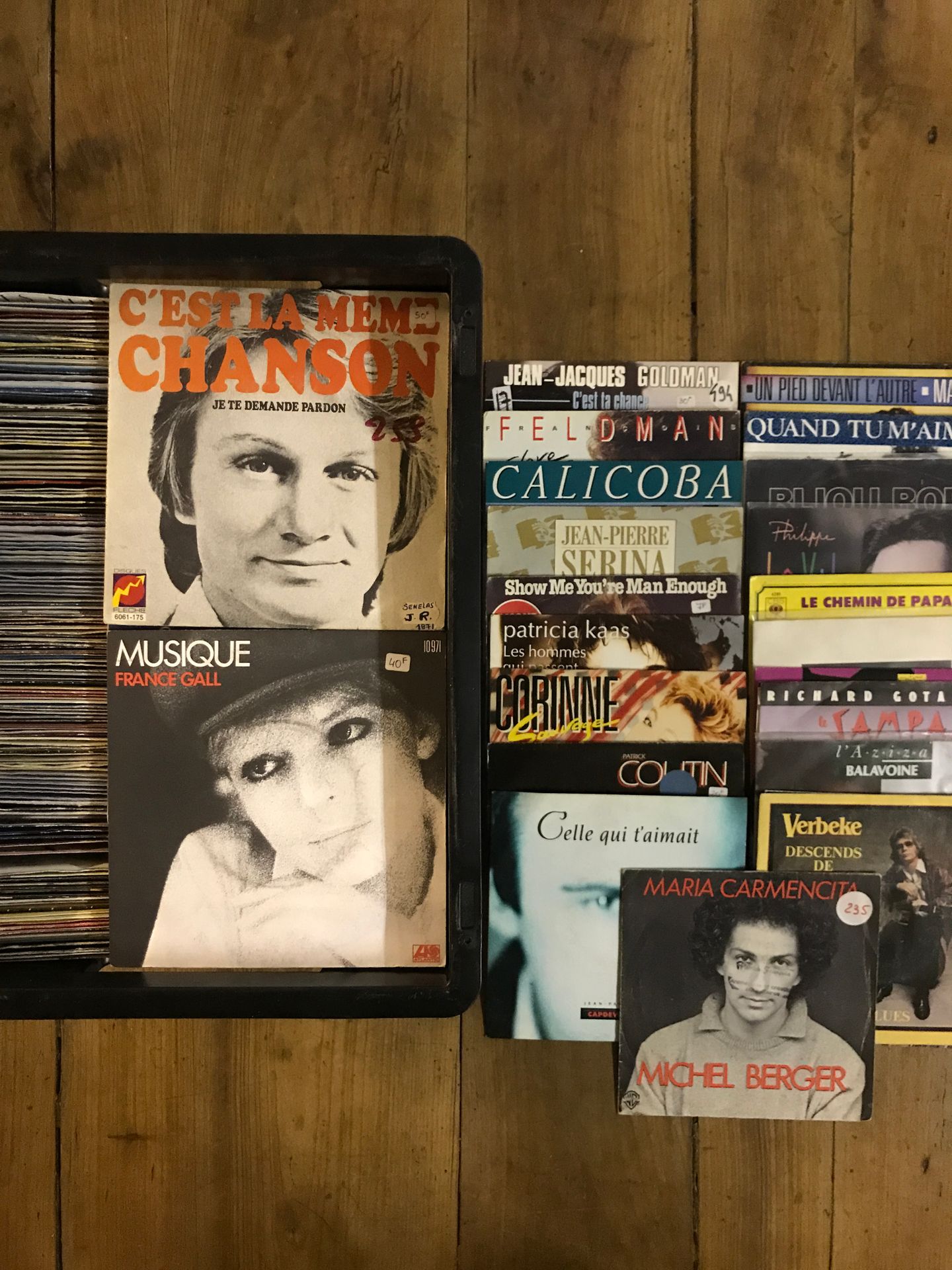 Null Lote de 200 discos de 45 rpm de artistas franceses (Etiene Daho, Sheila, Jo&hellip;
