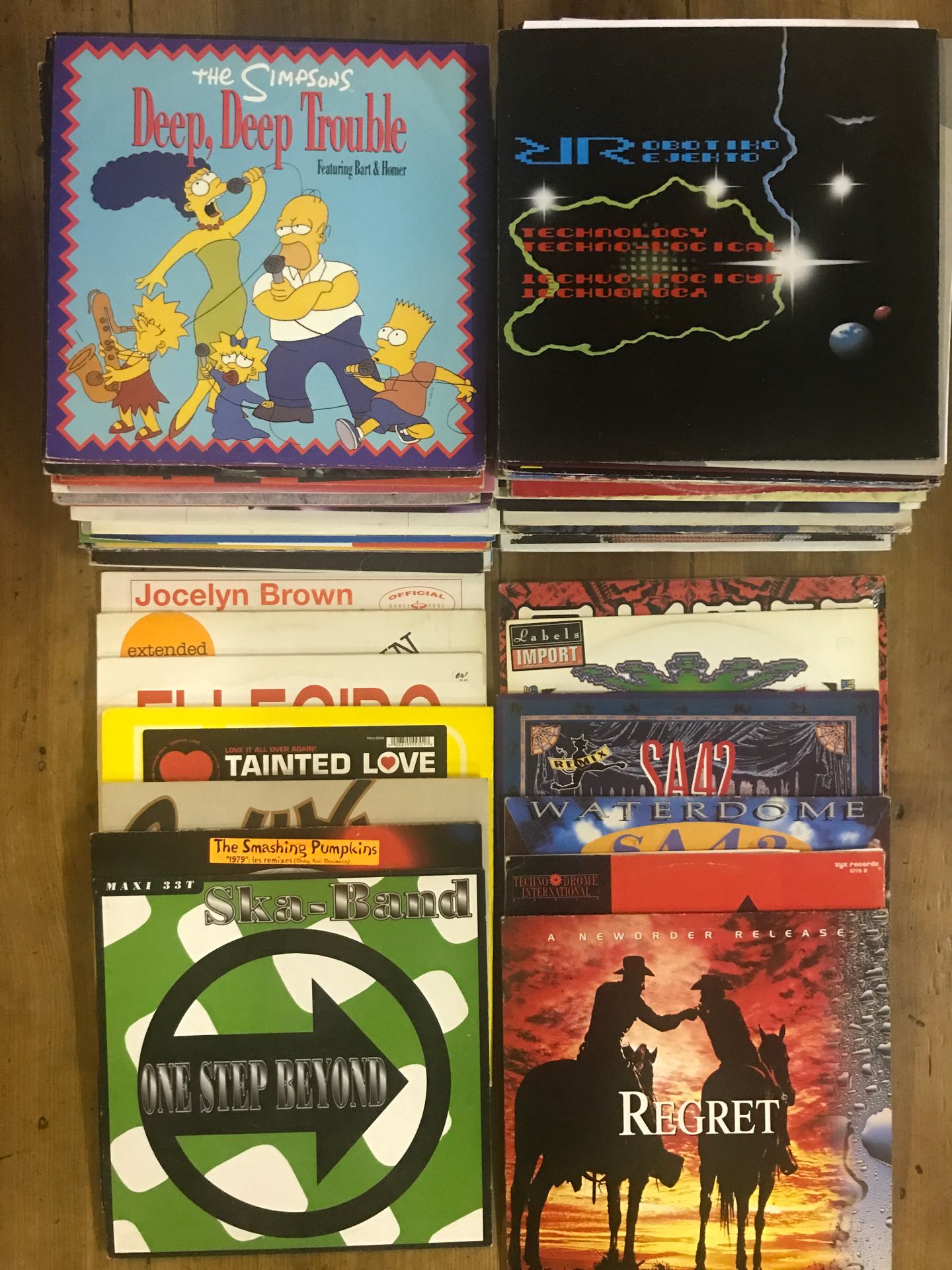 Null Lot of 100 Maxi 45 rpm discs of disco, rock, pop... From the 90s and 2000s.&hellip;