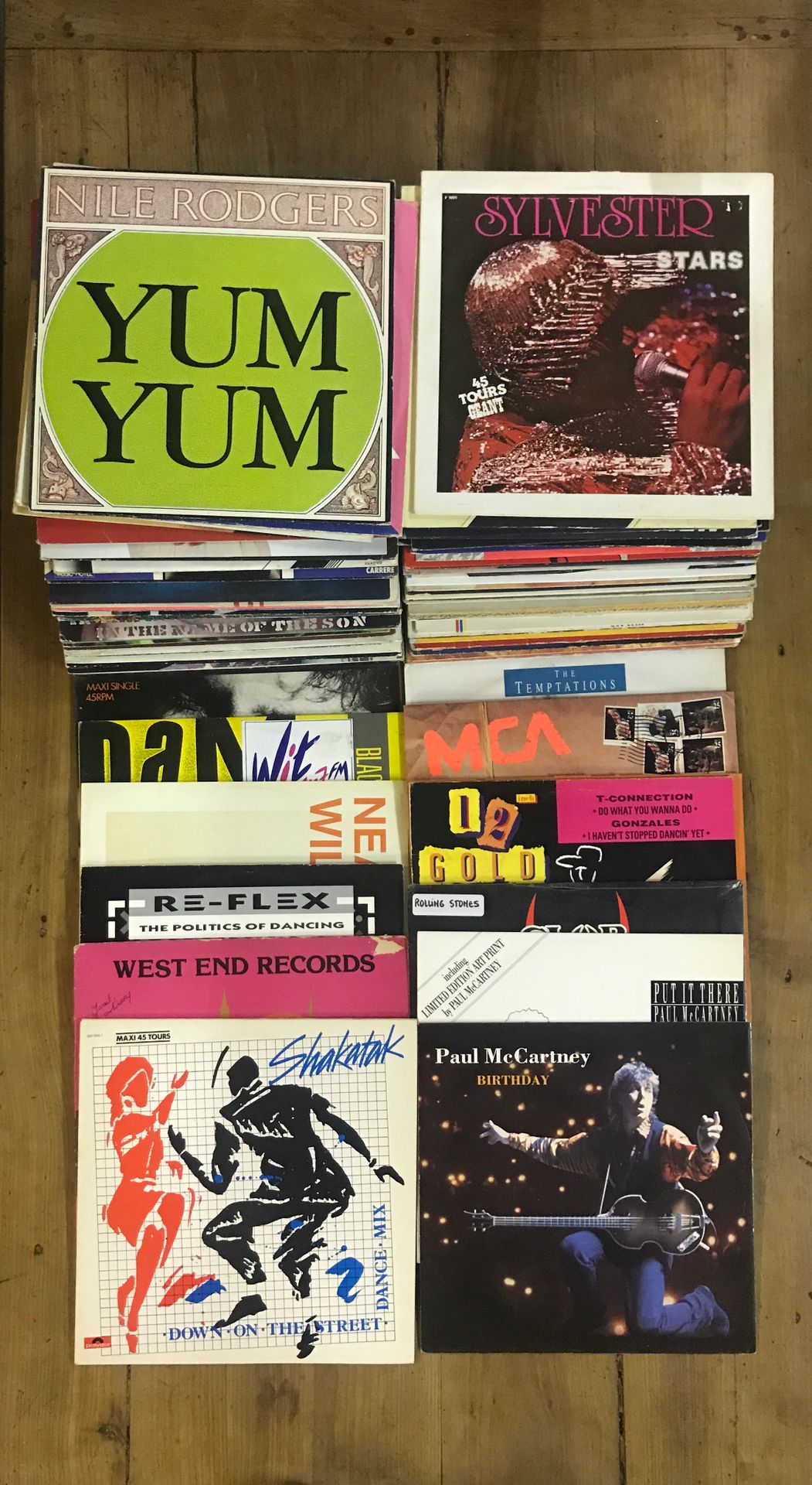 Null 一批100张Maxi 45 rpm的唱片，包括80年代和90年代的流行音乐、摇滚乐、迪斯科、放克、伊塔洛等。 	所有记录在VG和EX之间
