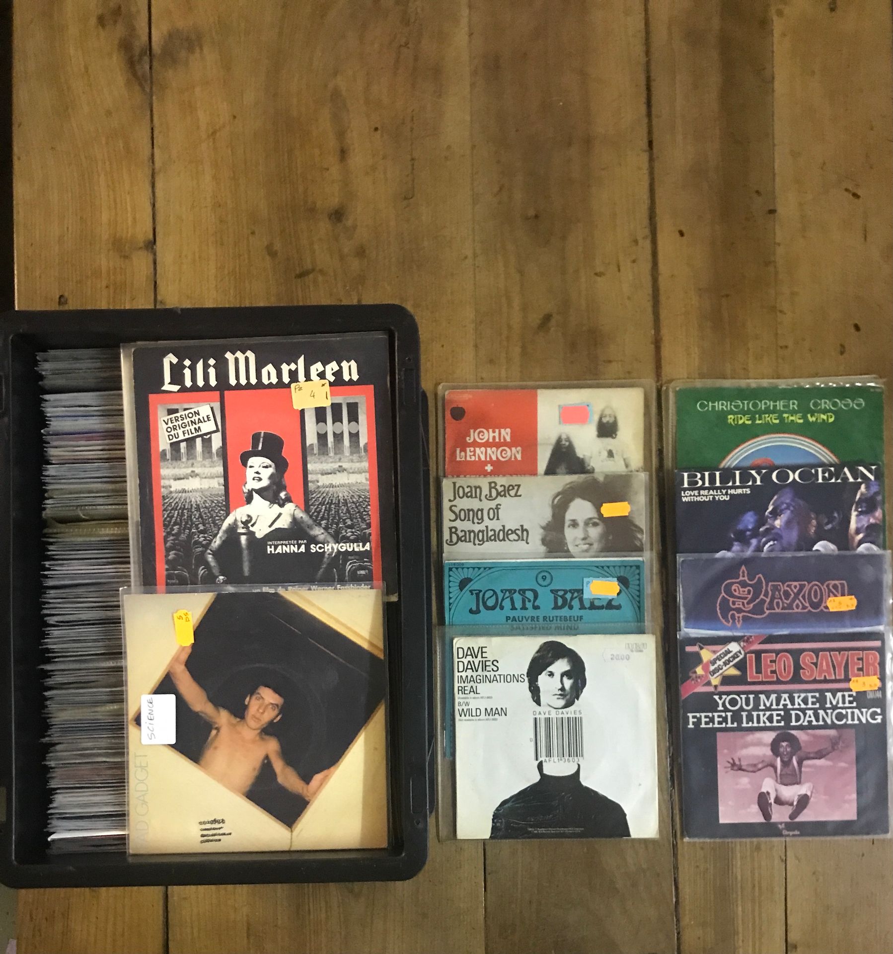 Null 200张45转唱片，包括70年代、80年代和90年代的流行音乐、摇滚乐、迪斯科、舞蹈...。

45 rpm ，流行/摇滚/迪斯科，各种。

	这套书&hellip;