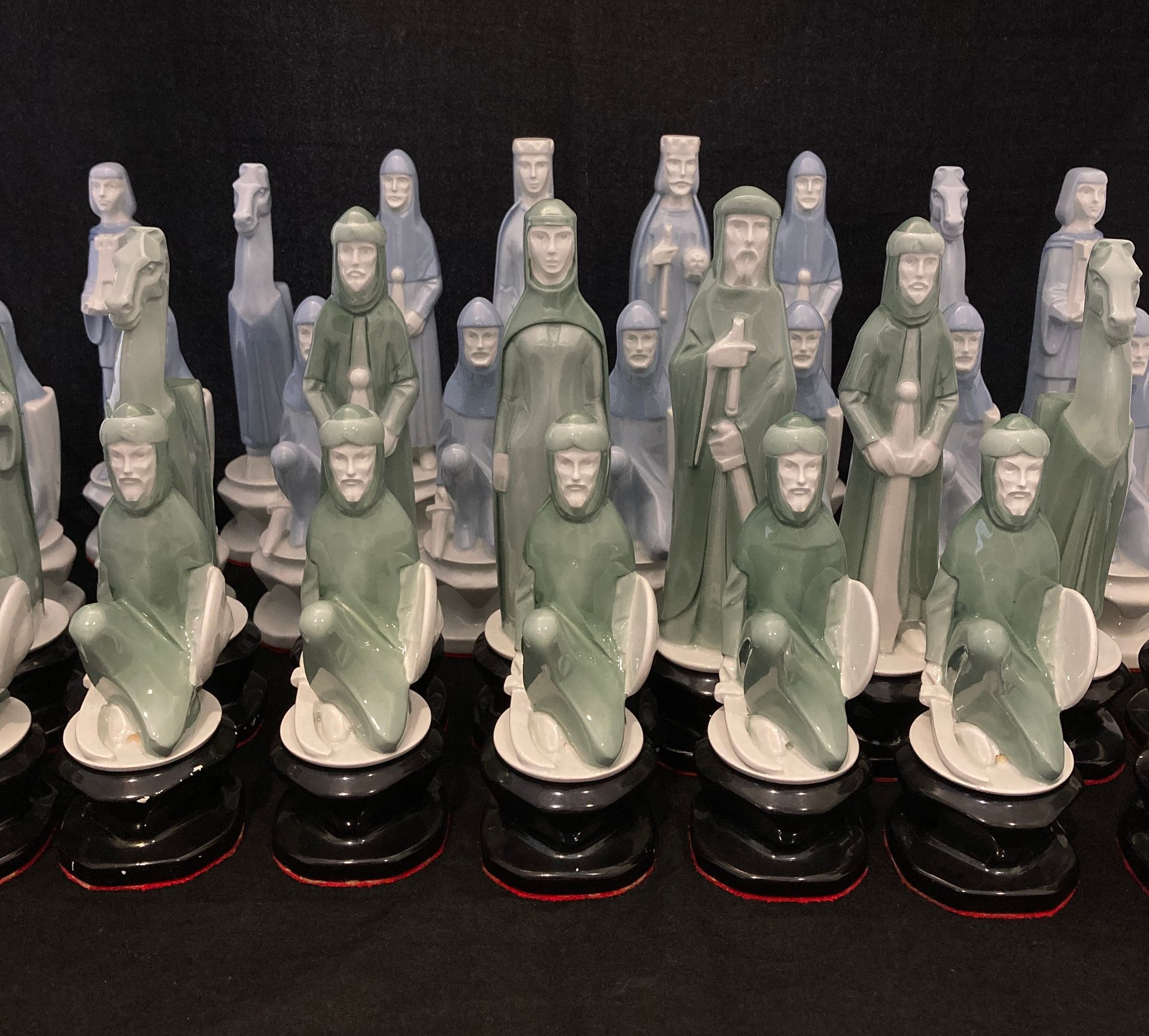 Null Spanish porcelain chess set "the Moors against the Castilians"; Complete, v&hellip;