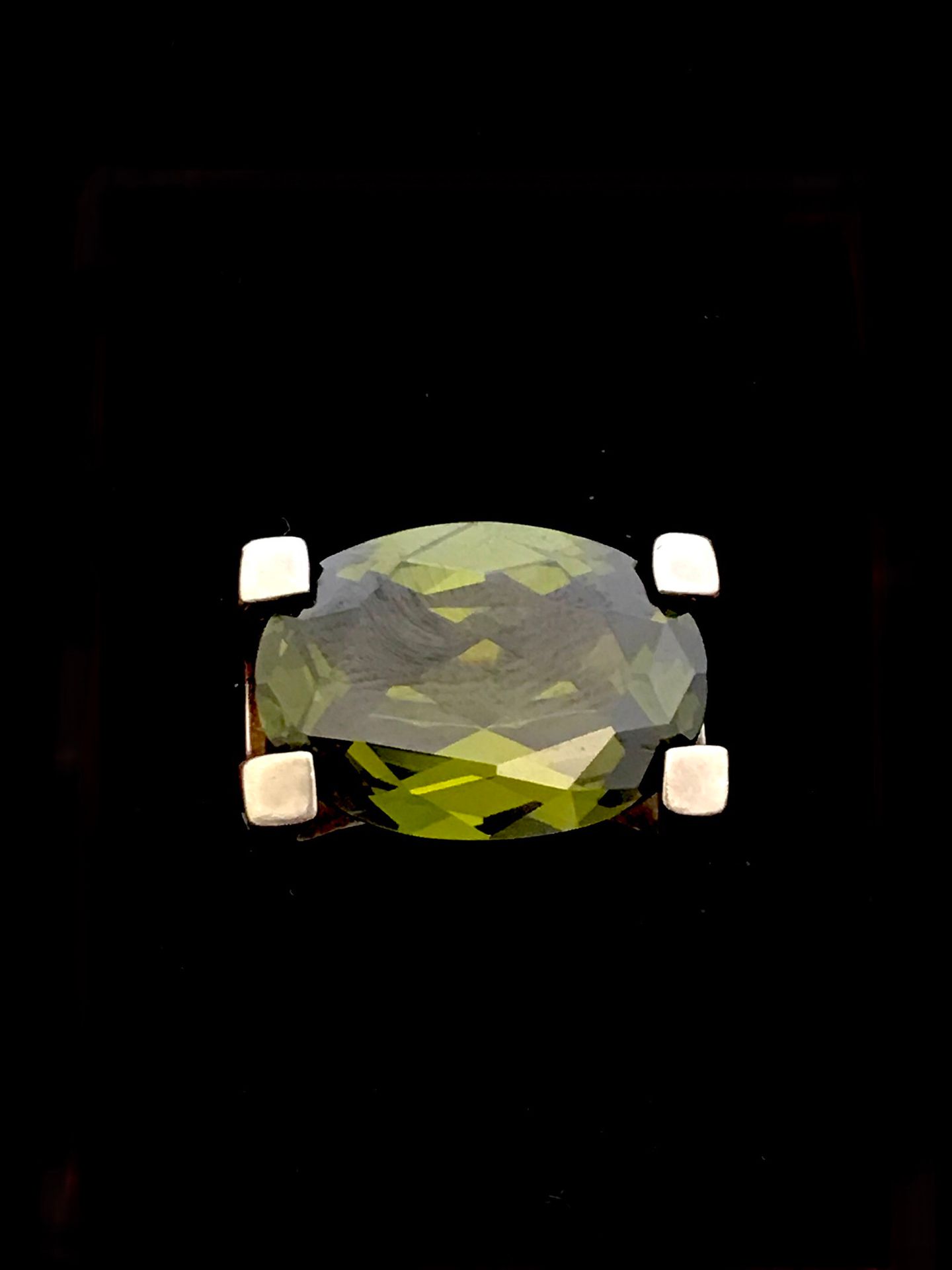 Null 925°/00 silver ring set with a large faceted oval green stone. Circumferenc&hellip;