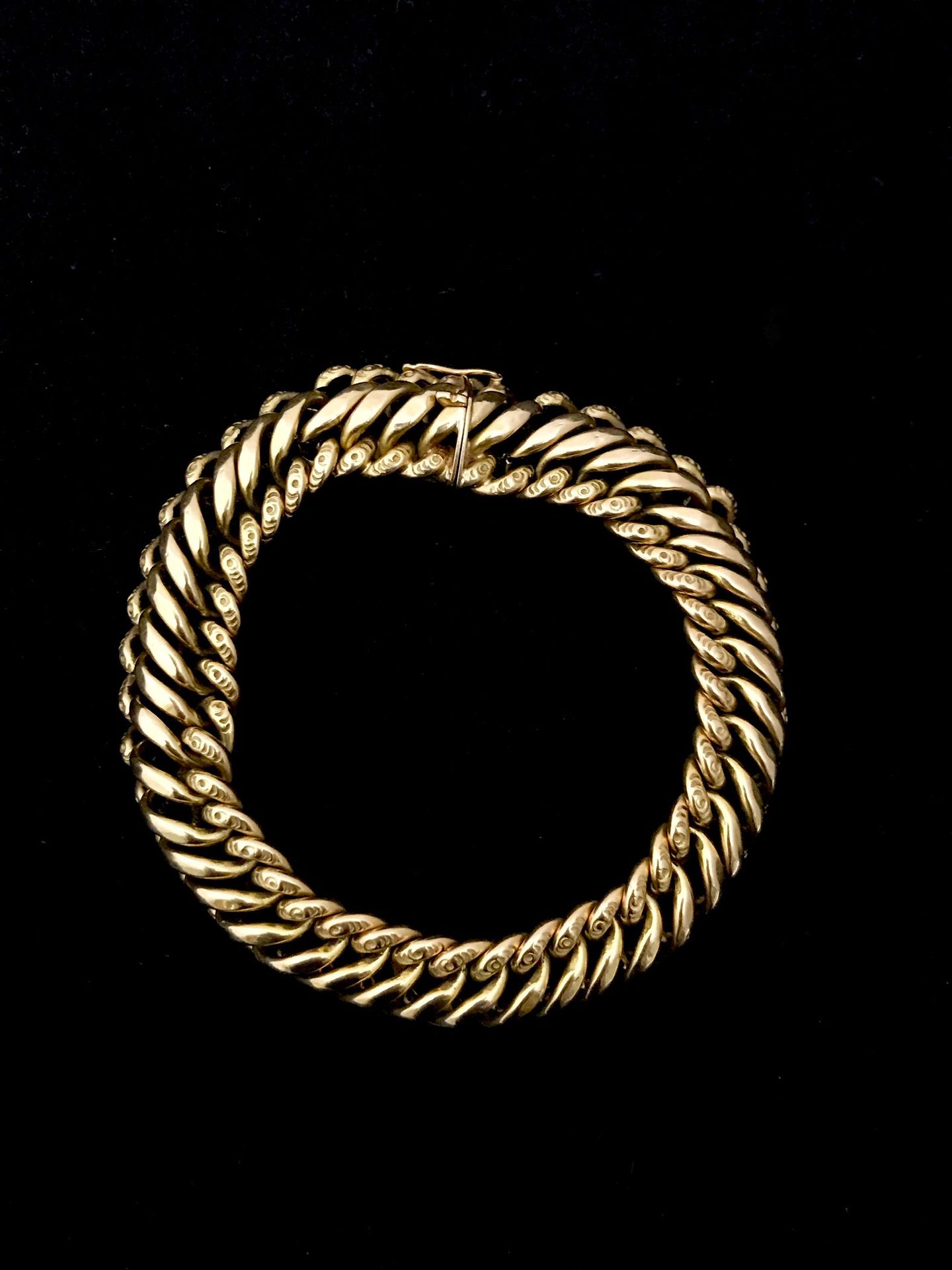 Null Un braccialetto in oro giallo 18 carati 750°/00, con una maglia di catena a&hellip;