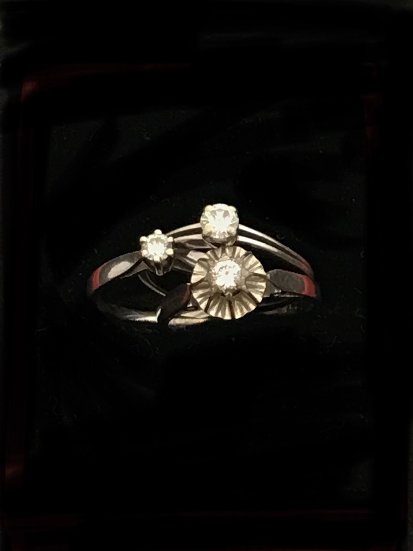 Null Tre anelli solitari in oro bianco 18 carati 750°/00 ciascuno con un diamant&hellip;