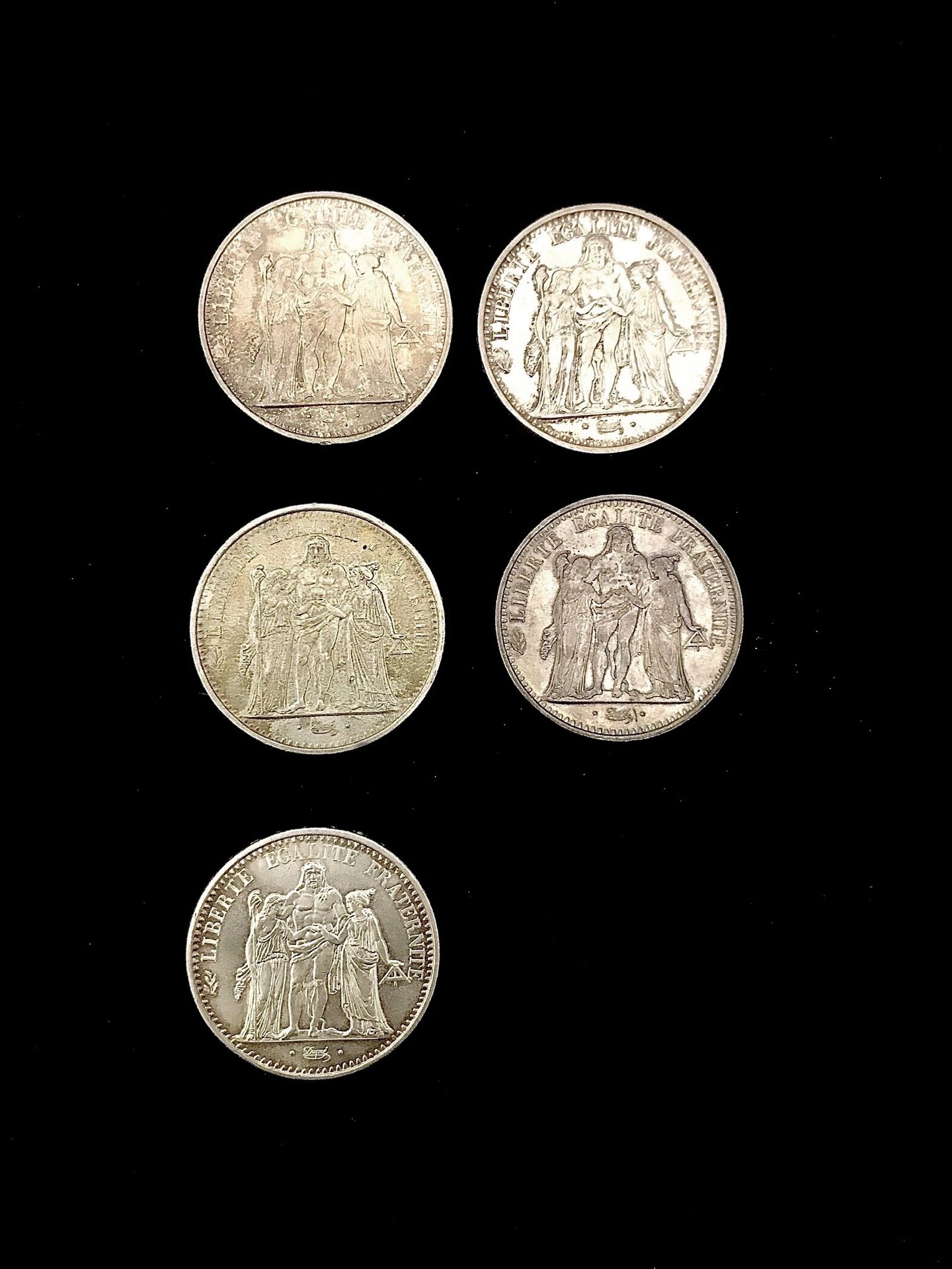 Null Lot of 5 pieces of 10 francs in silver. Weight : 125 g.