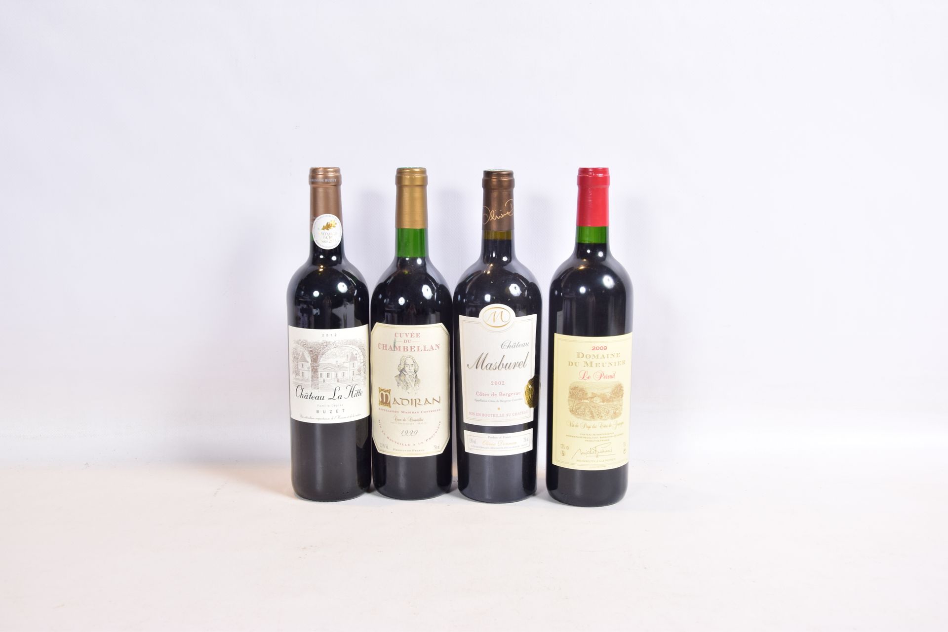 Null Lot de 4 blles comprenant : 		

1 Blle	BUZET mise Château La Hitte		2012

1&hellip;