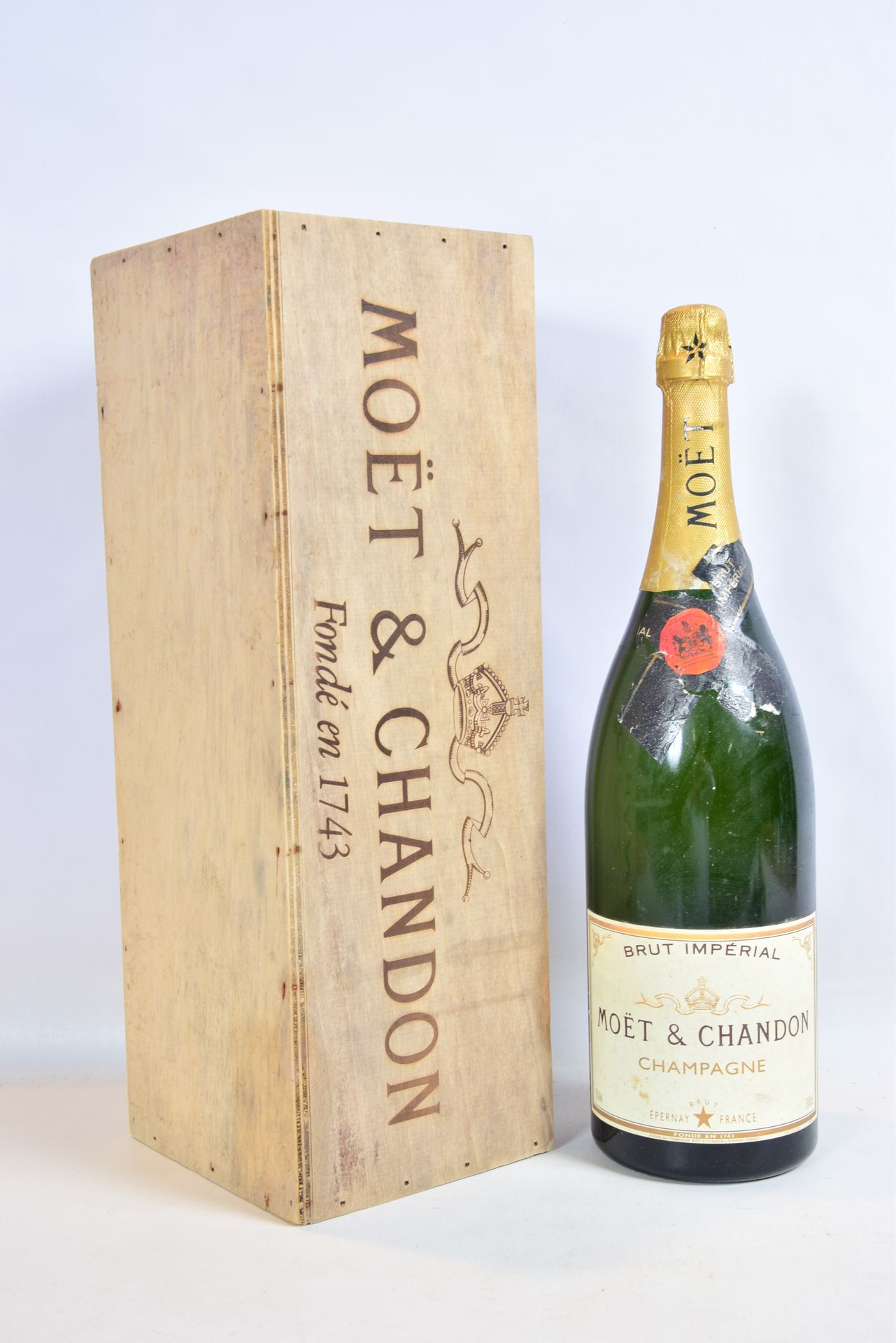 Null 1 Jéro Champagner MOËT CHANDON Brut Impérial NM

(3 L) Und. Ein wenig fleck&hellip;