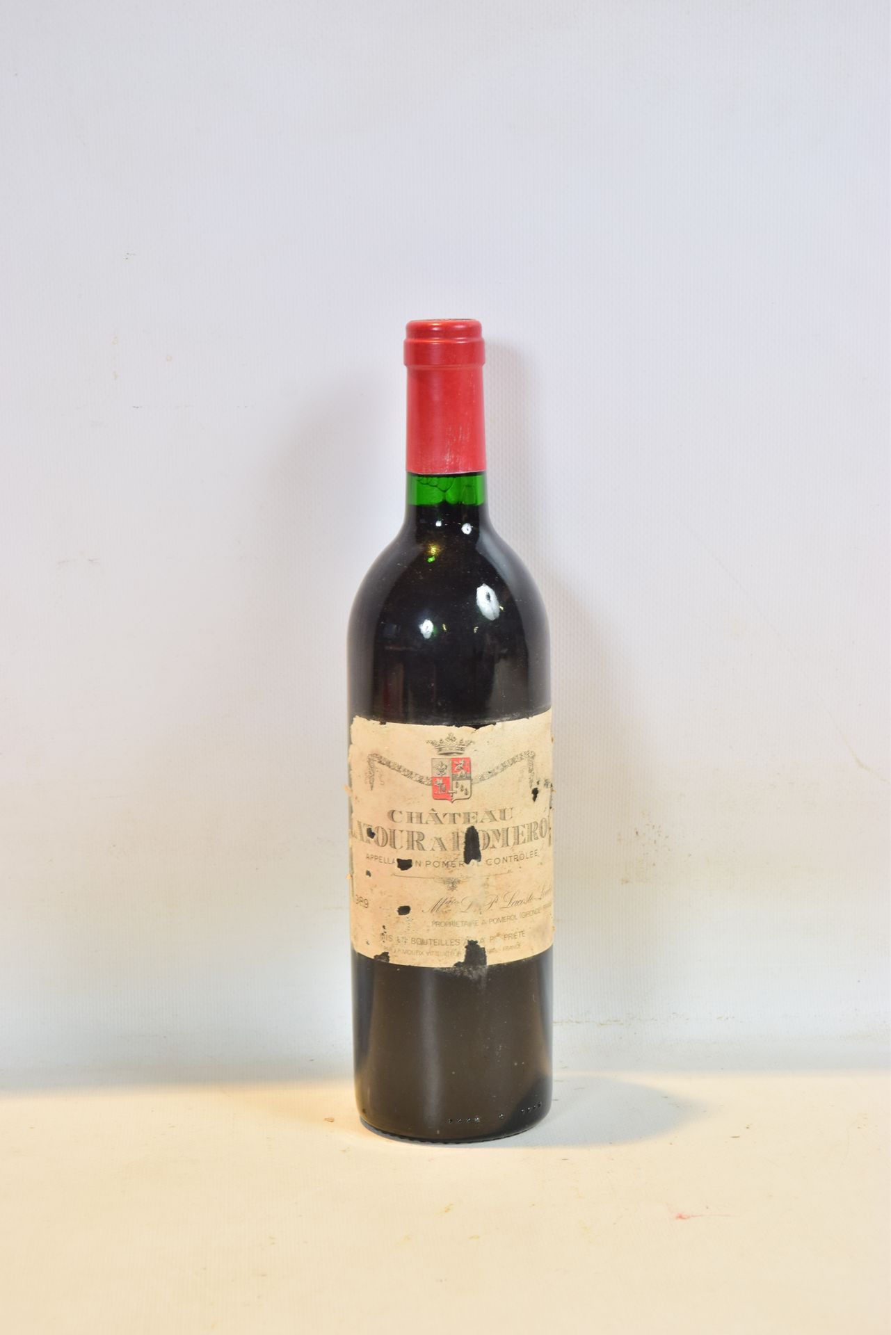 Null 1 Blle CH. LATOUR A POMEROL Pomerol 1989

	Faded, stained, worn and torn. N&hellip;