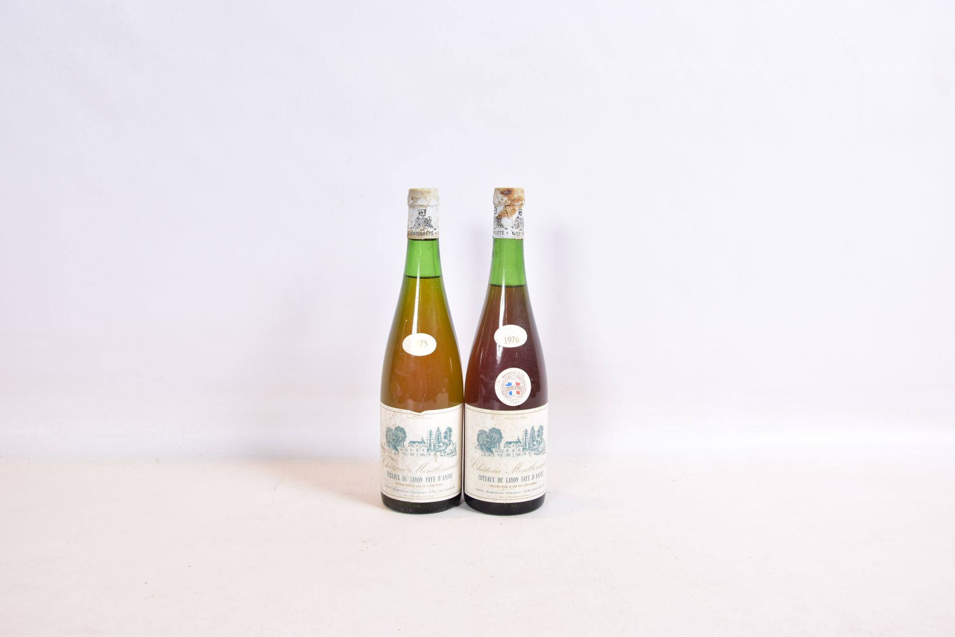 Null 2 botellas CÔTEAUX DU LAYON Château Monthenault

	1 Blle de 1976, 1 Blle de&hellip;
