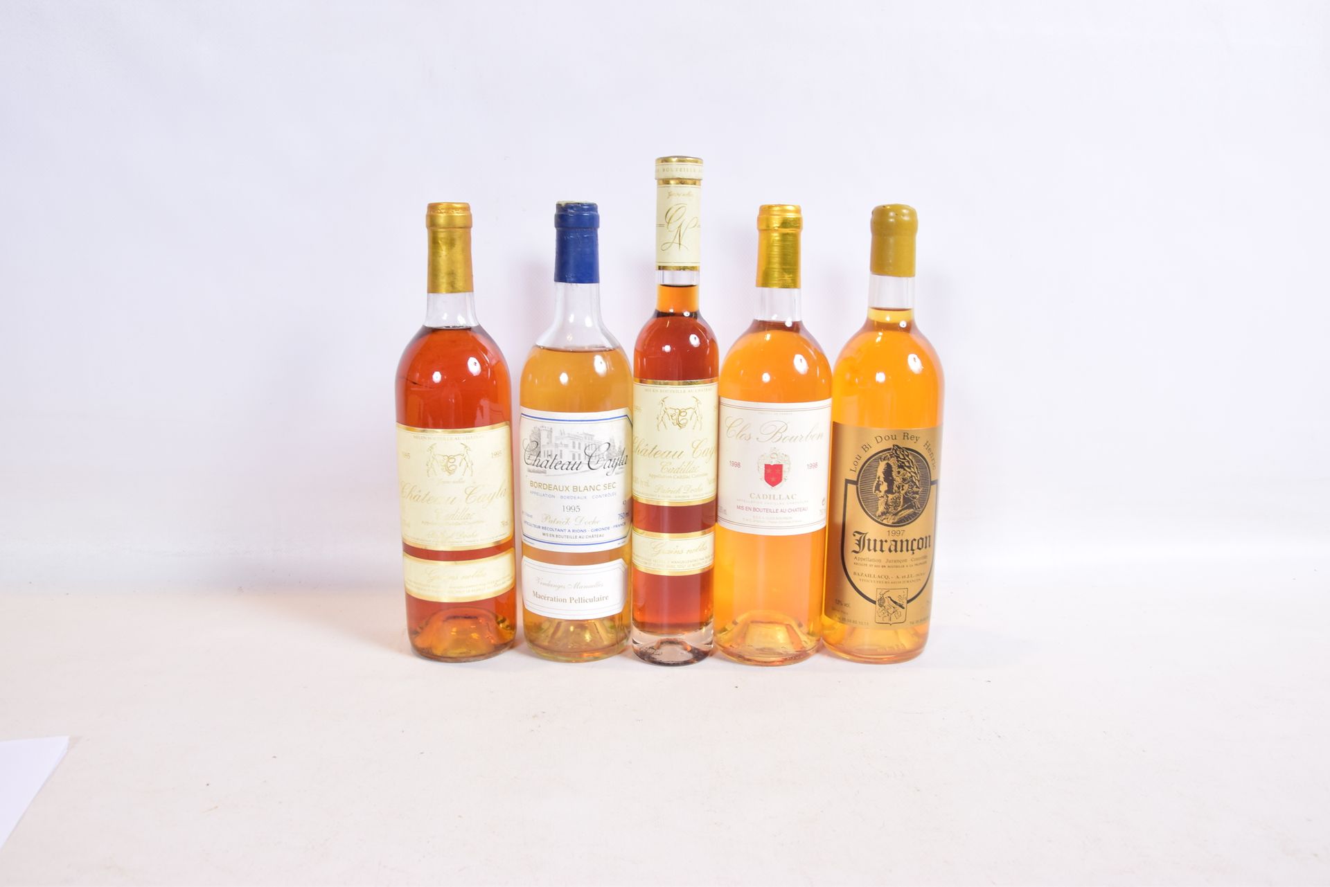 Null Lote de 5 botellas de vino blanco que incluye :

1 Blle CH. CAYLA Granos No&hellip;