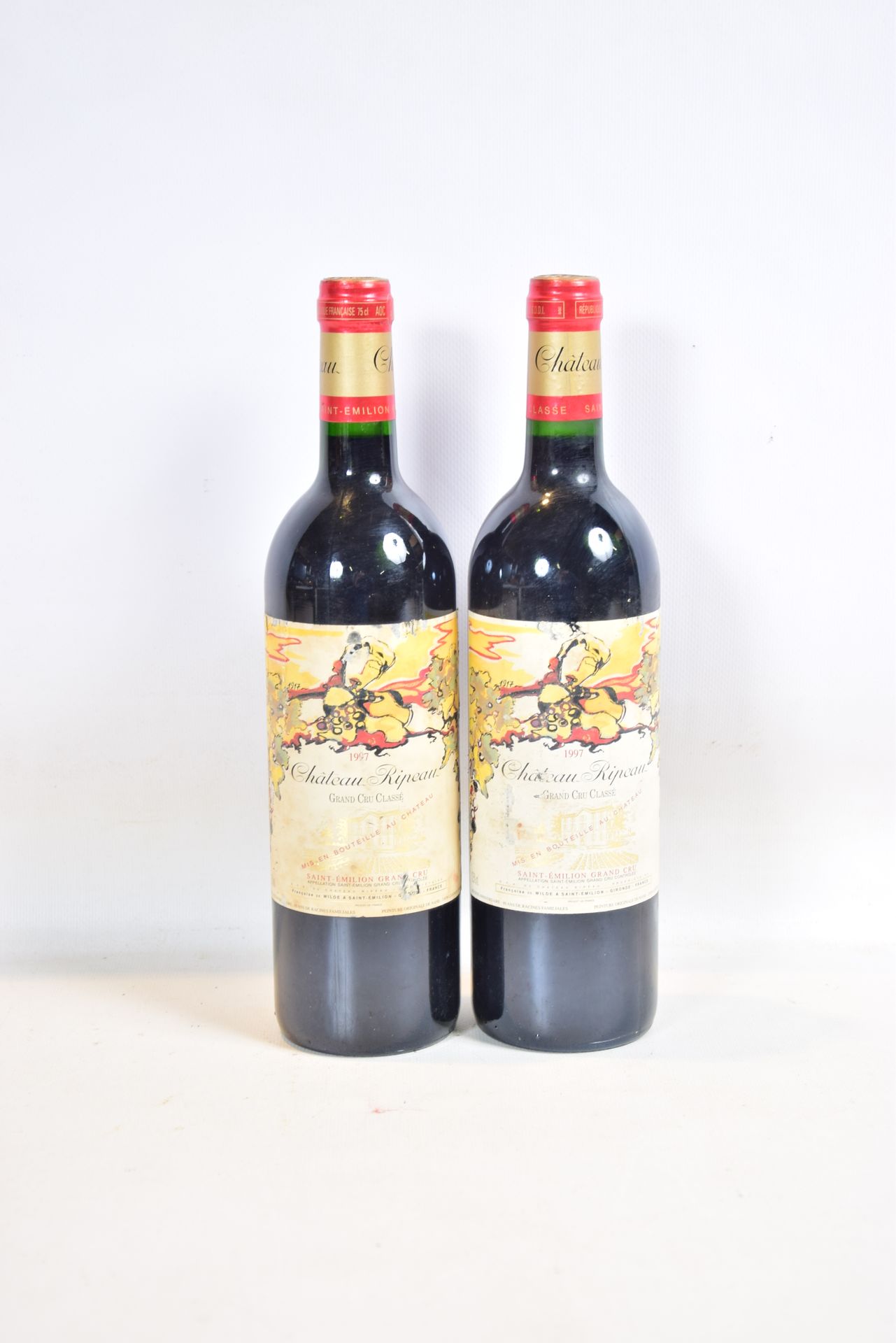 Null 2 Blles CH. RIPEAU St Emilion GCC 1997

	Faded, worn and a little stained. &hellip;