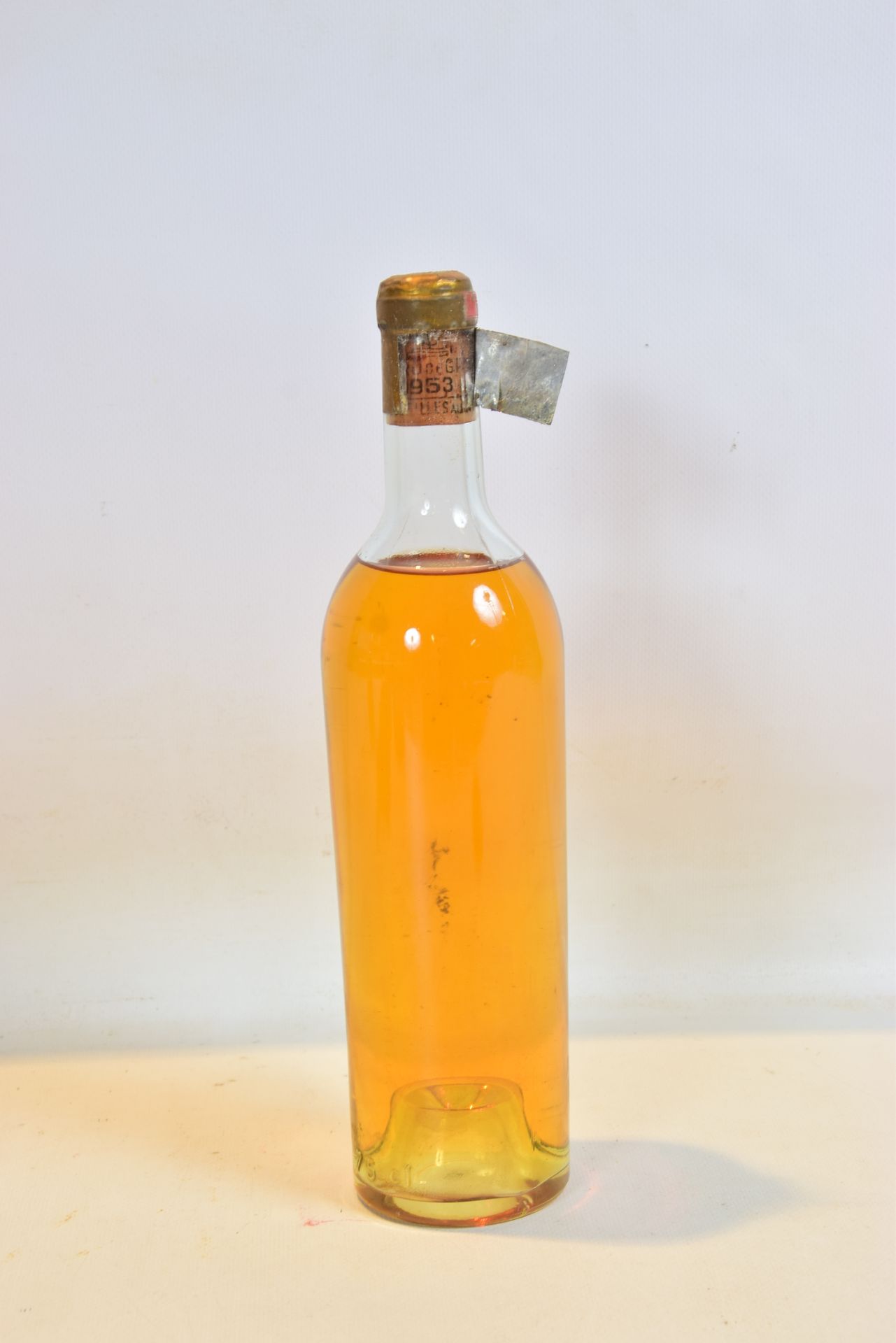 Null 1 Blle CH.格拉芙GCC白葡萄酒 1953年

	没有标签。通过胶囊和软木塞进行确认。N : ht/mi 肩部。
