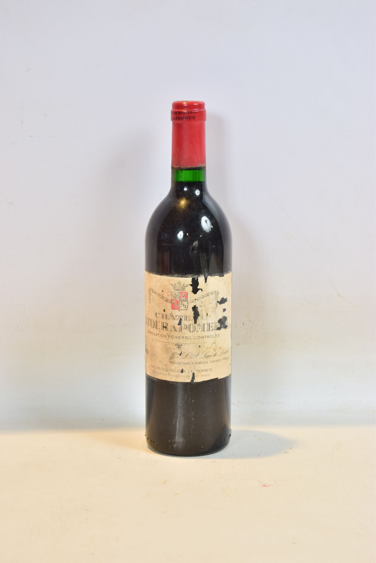 Null 1 Blle CH. LATOUR A POMEROL Pomerol 1989

	Faded, stained and worn out. N: &hellip;