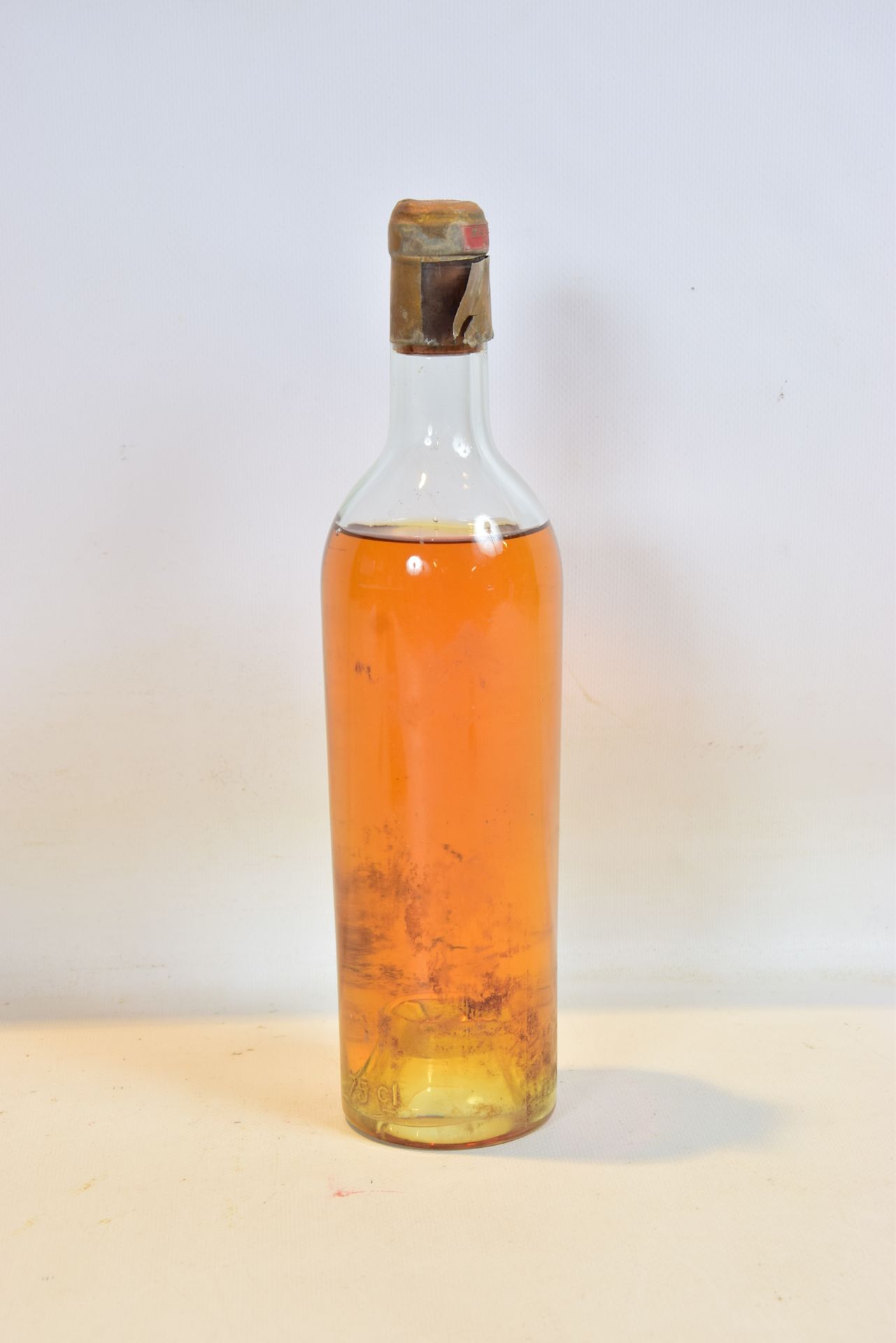 Null 1 Blle CH.格拉芙GCC白葡萄酒 1953年

	没有标签。由胶囊和软木塞证实。N：中/低肩。