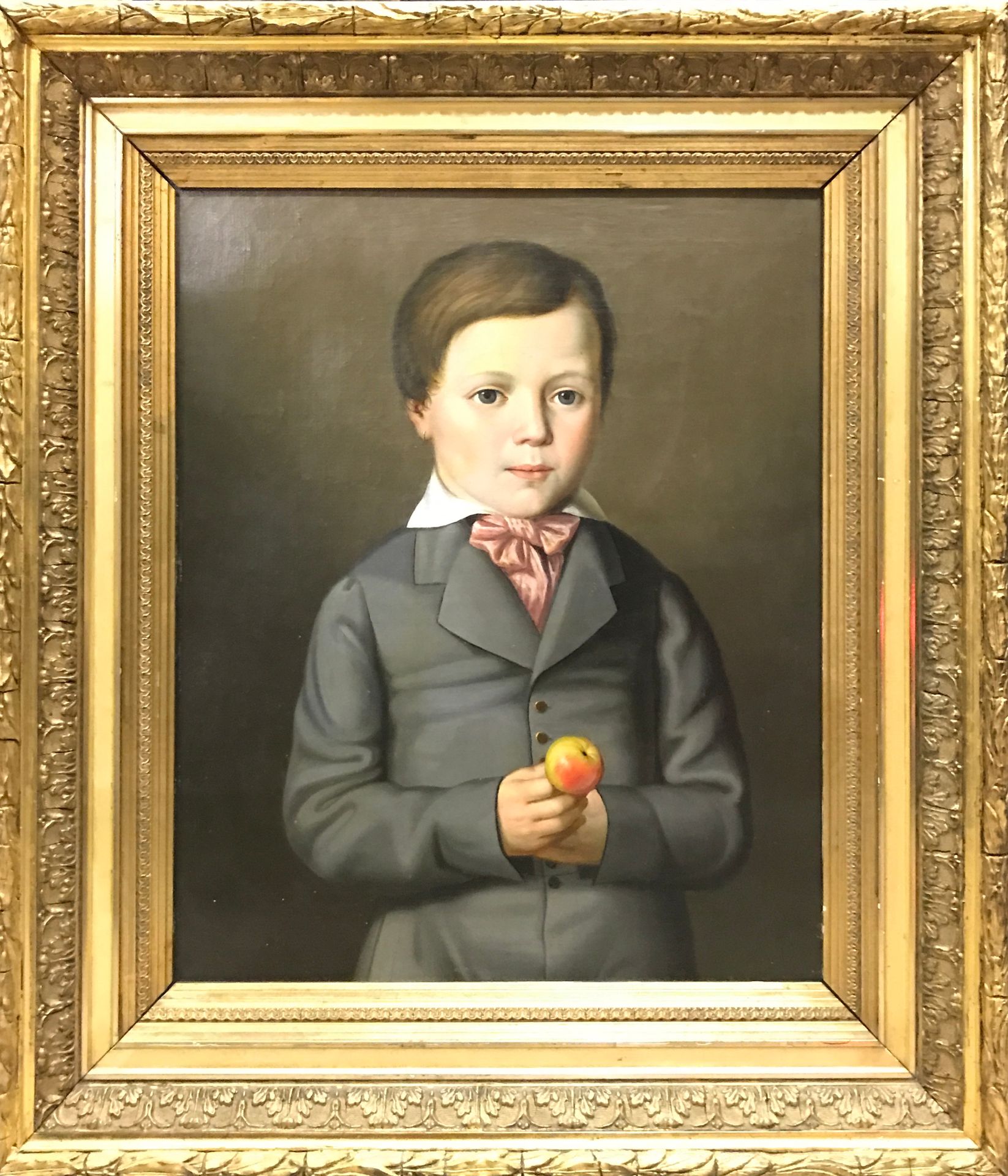 Null Ecole française du XIXe siècle "Portrait de garçon à la pomme". Huile sur t&hellip;
