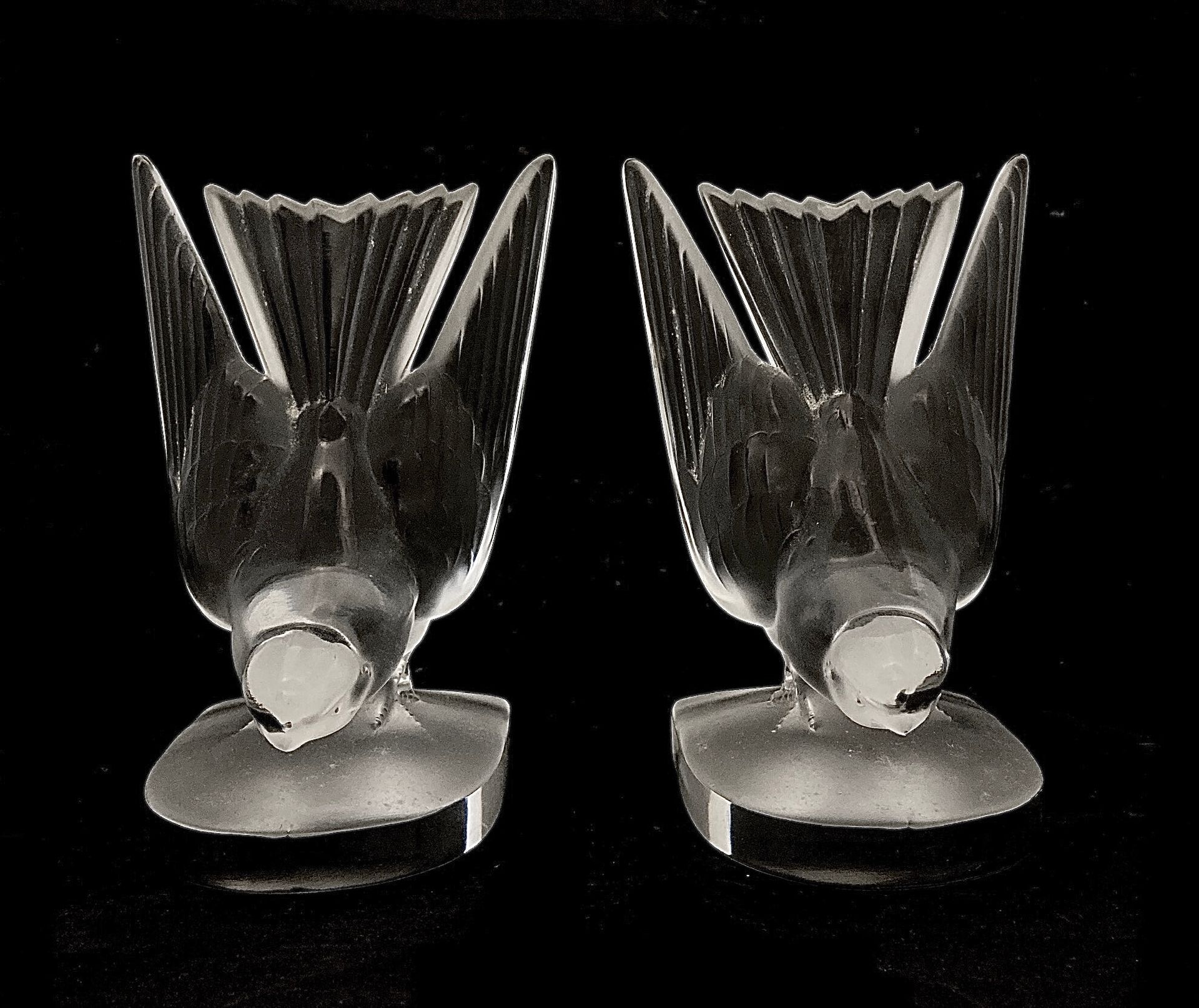 Null LALIQUE, par de sujetalibros de cristal fundido en forma de pájaro. Firmado&hellip;