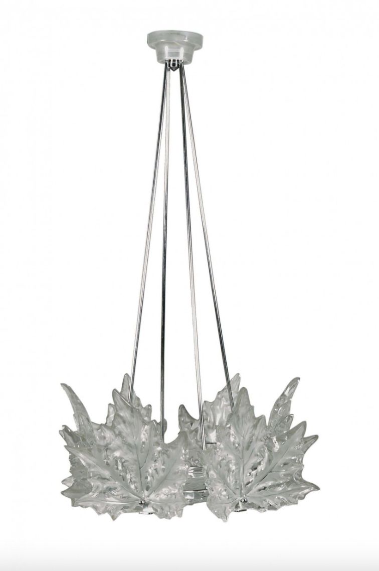 Null 马克-拉利克 1900-1977

枝形吊灯 "香榭丽舍大街

六角形结构，镀铬金属，缎面乳白玻璃，六光罩，下部板块形成一个玻璃花环，侧面有弯曲的平面&hellip;