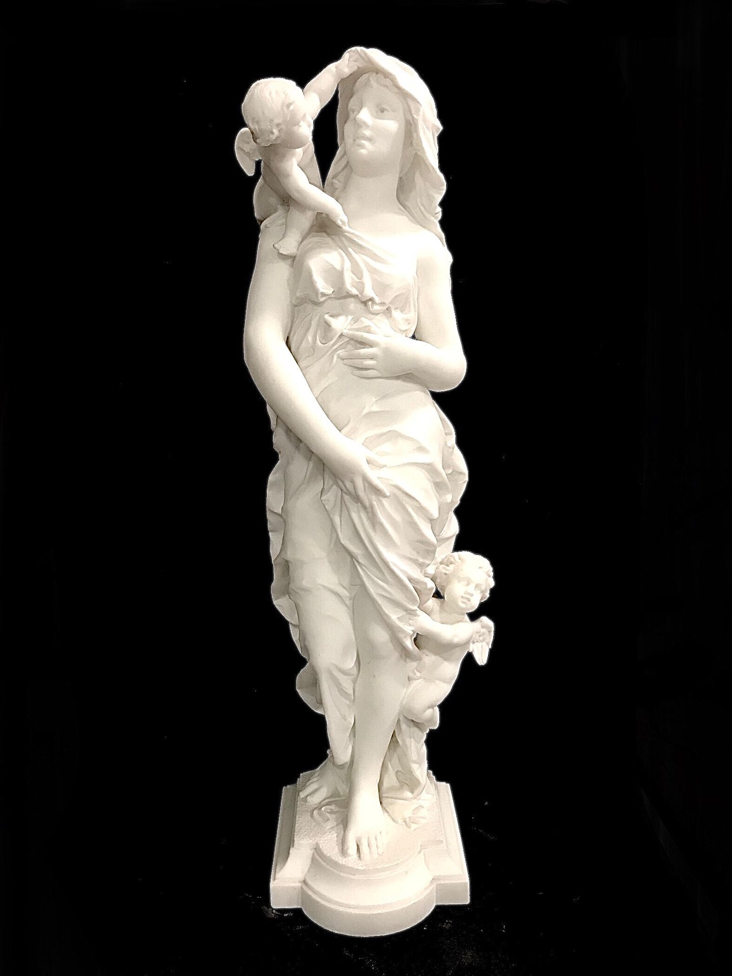 Null 
阿纳托尔-马凯-德-瓦塞洛 1840-1904

金星和两个恋人。 

卡拉拉大理石雕塑，土墩上有签名和日期 "76"。

高度为85厘米。