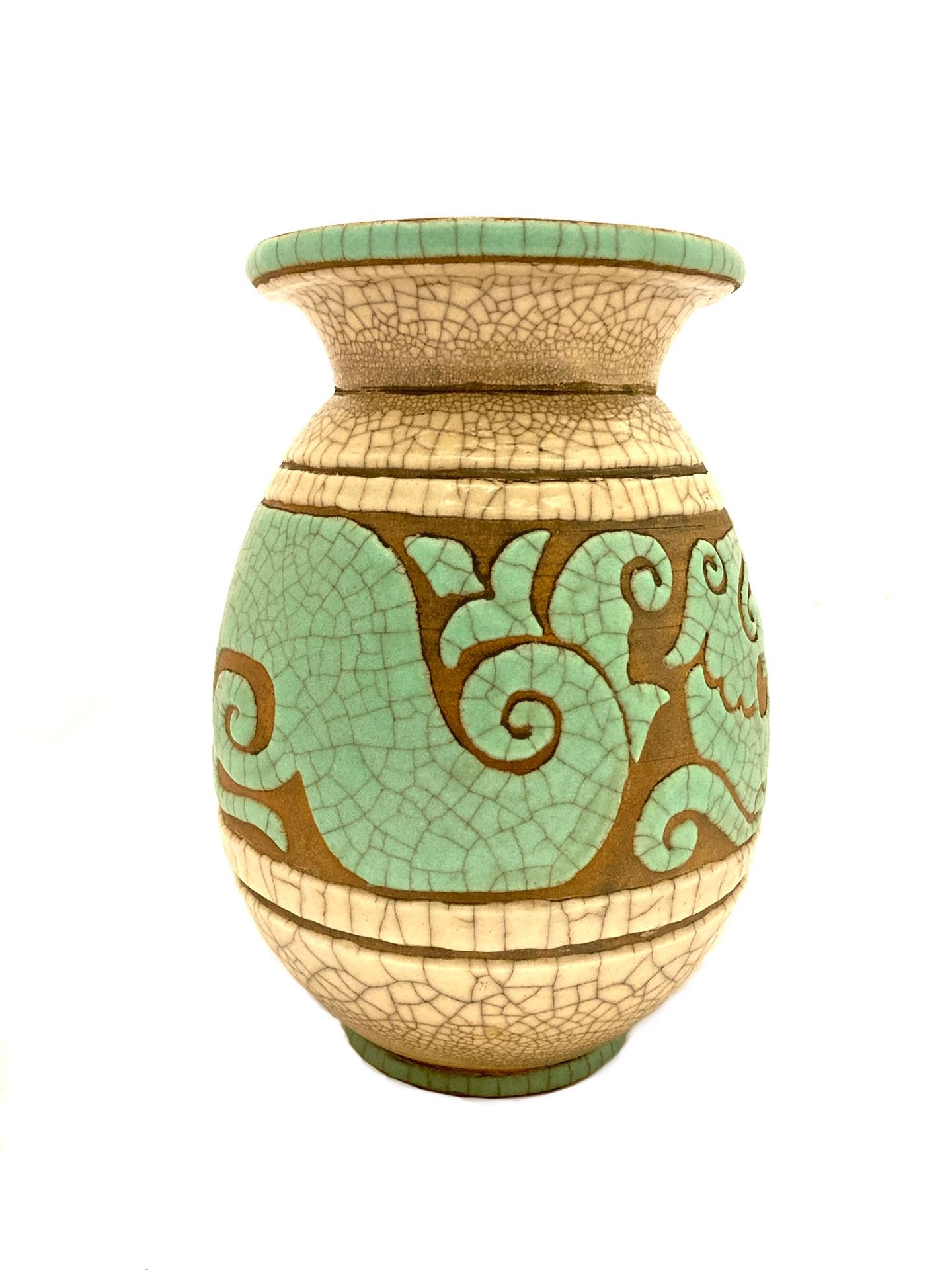 Null 
勒内-布特霍德1886-1986年。 

釉面陶器的卵形花瓶。

左下角预留有猫科动物爬行的绿松石珐琅彩装饰。 

底座下有签名 "RB"。

高度&hellip;