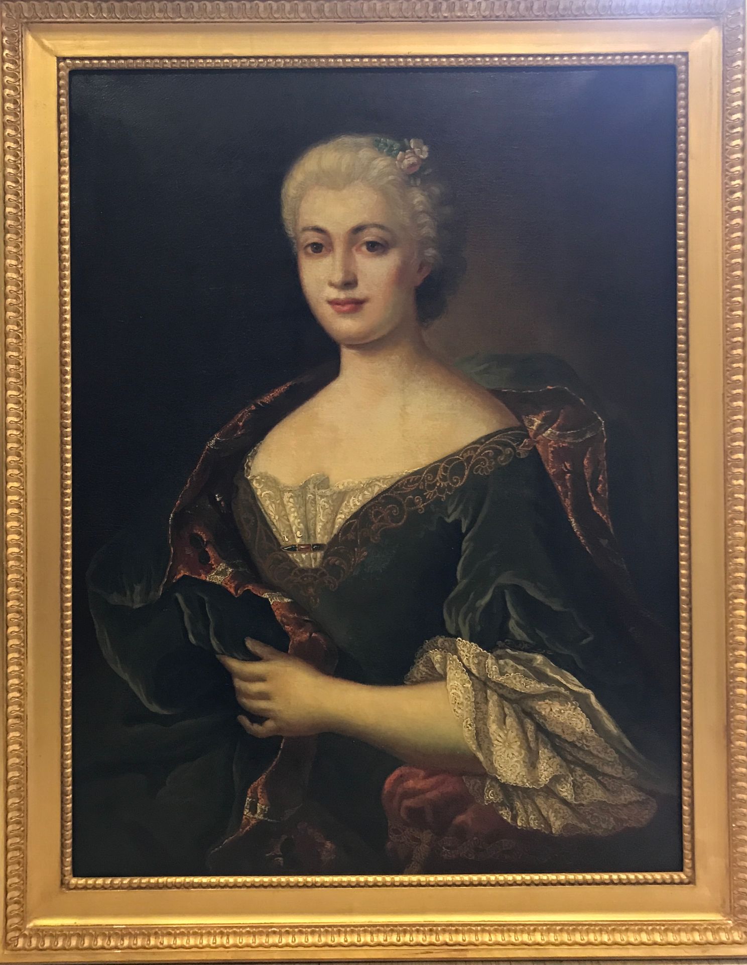 Null 在18世纪的品味。一位优质女士的肖像，布面油画。高82厘米。长62厘米。褪色的，修复的。