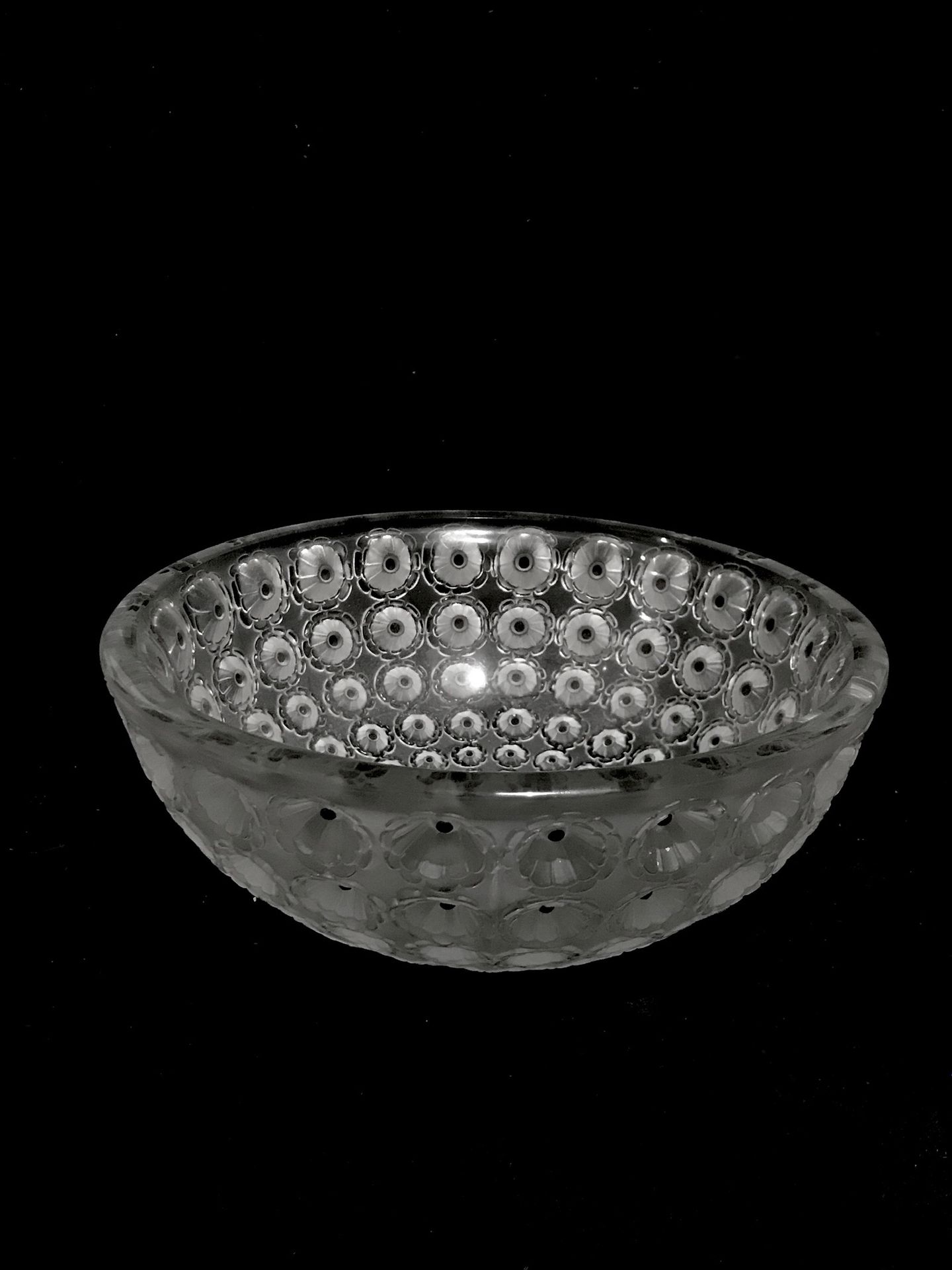 Null 
勒内-拉里克（1860-1945）。
仙人掌 "杯模型，白色玻璃吹塑，黑色珐琅。
1933年创建的模型，1947年后未再拍摄。
背面有LALIQUE&hellip;