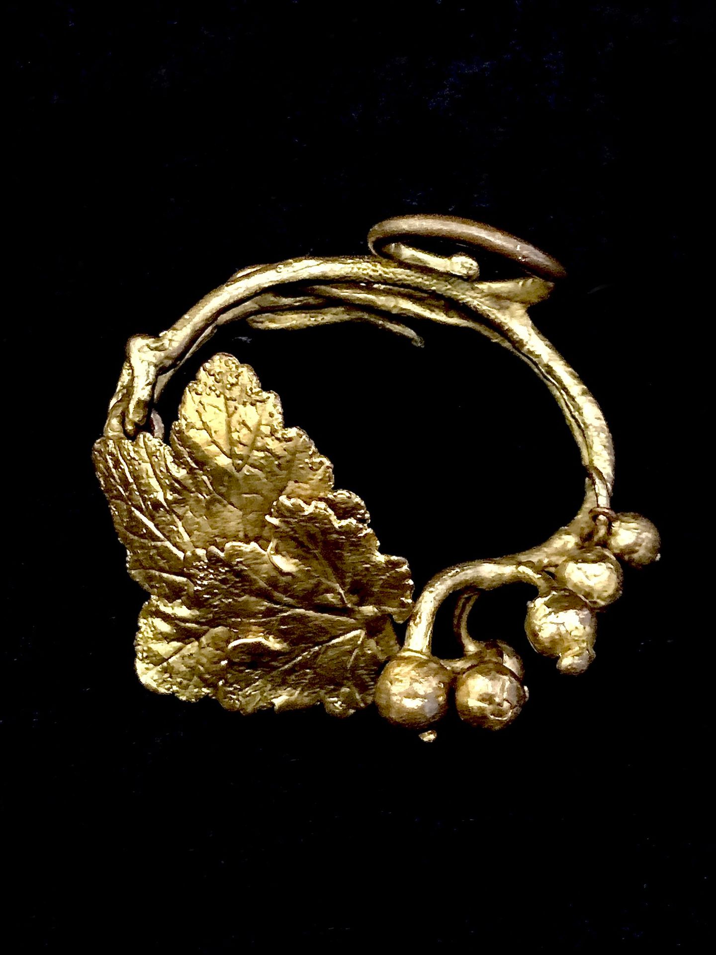 Null 
Claude LALANNE 1925- 2019

Pulsera de grosella, 1980 

Joya de bronce dora&hellip;