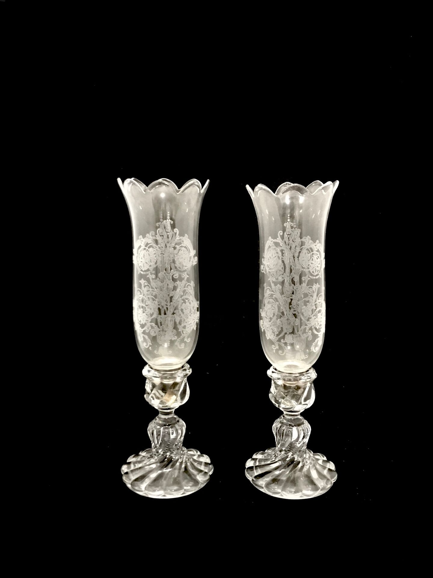 Null BACCARAT, pair of cast and engraved crystal candleholders, signed on the ba&hellip;