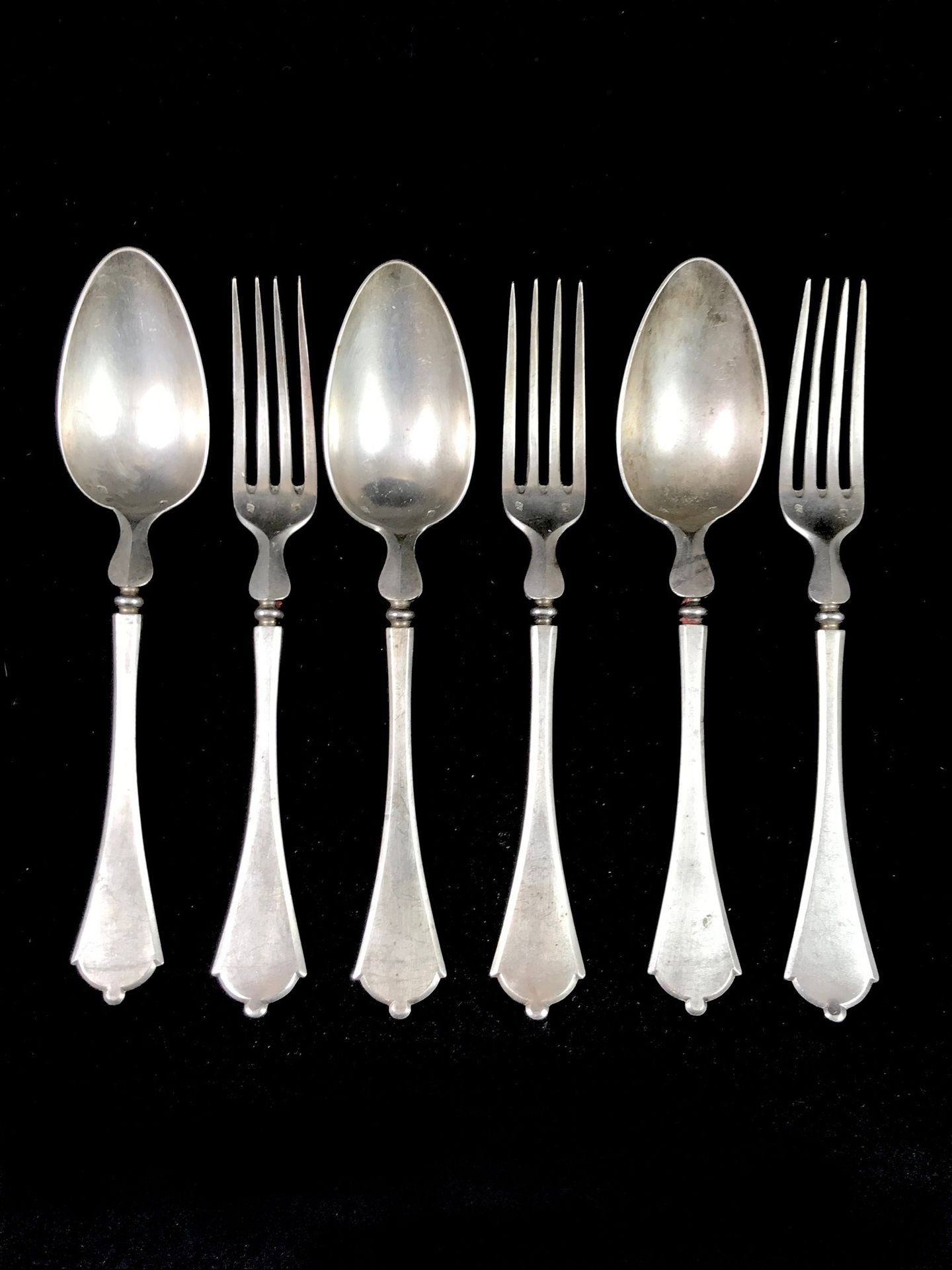 Null Three pieces of 950°/00 silver cutlery in the gothic style. Monogrammed "X.&hellip;