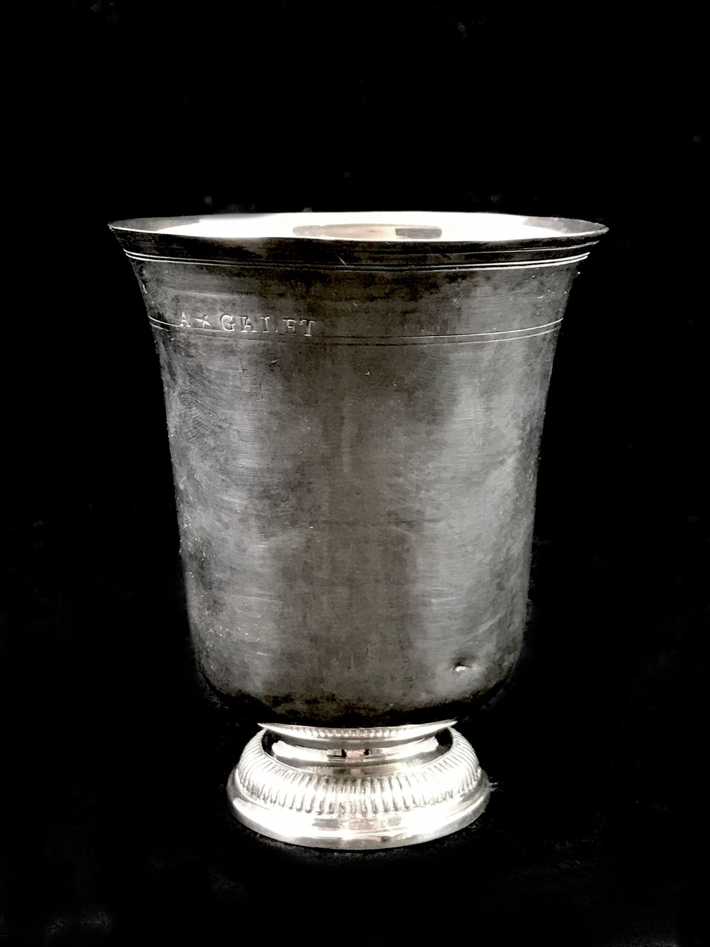 Null 
An 18th century 950°/00 silver tulip-shaped tumbler. Height 11,2 cm. Diame&hellip;