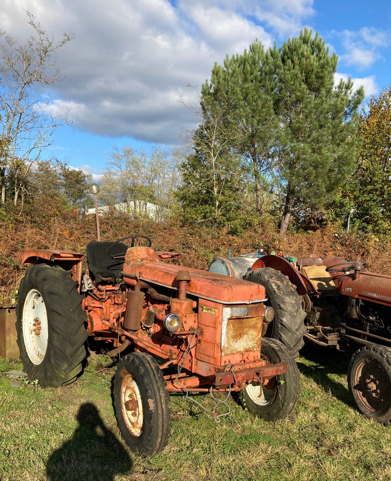 Null 
Complete Renault D 22 tractor, good condition. CG lost. Not running.