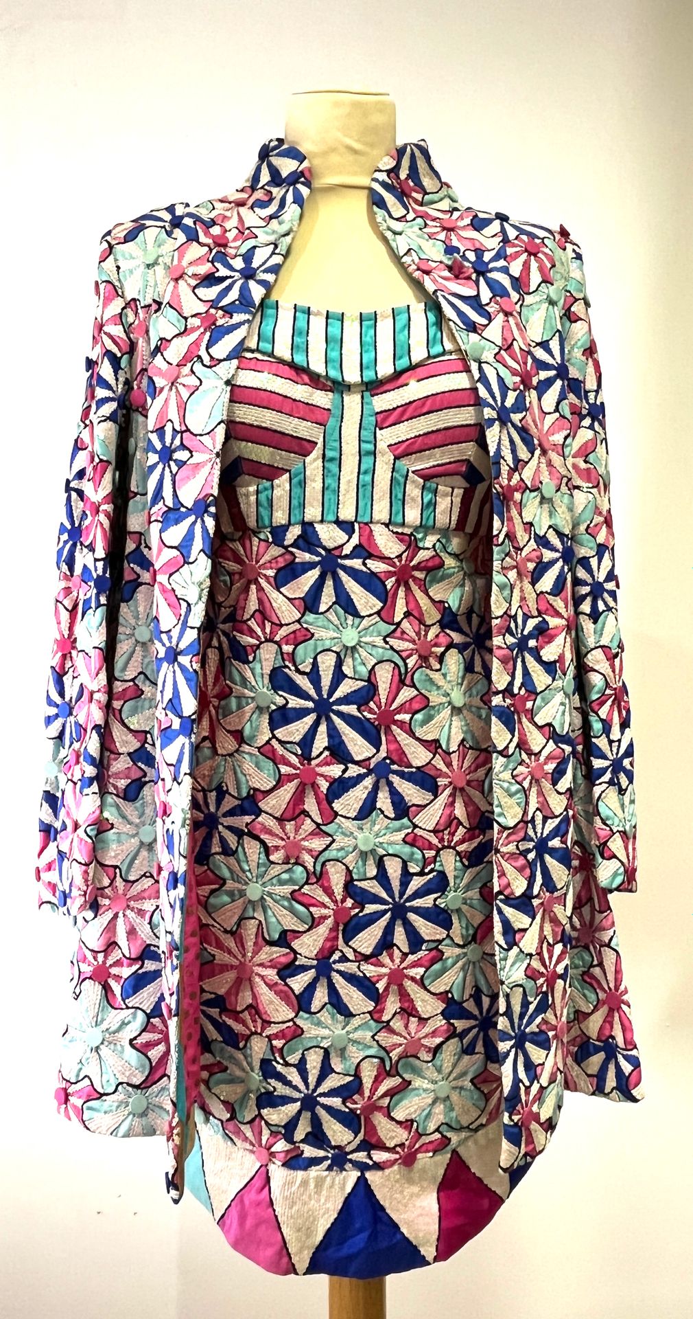 Null MANISH ARORA - Un ensemble robe bustier taille haute et veste longue, en so&hellip;
