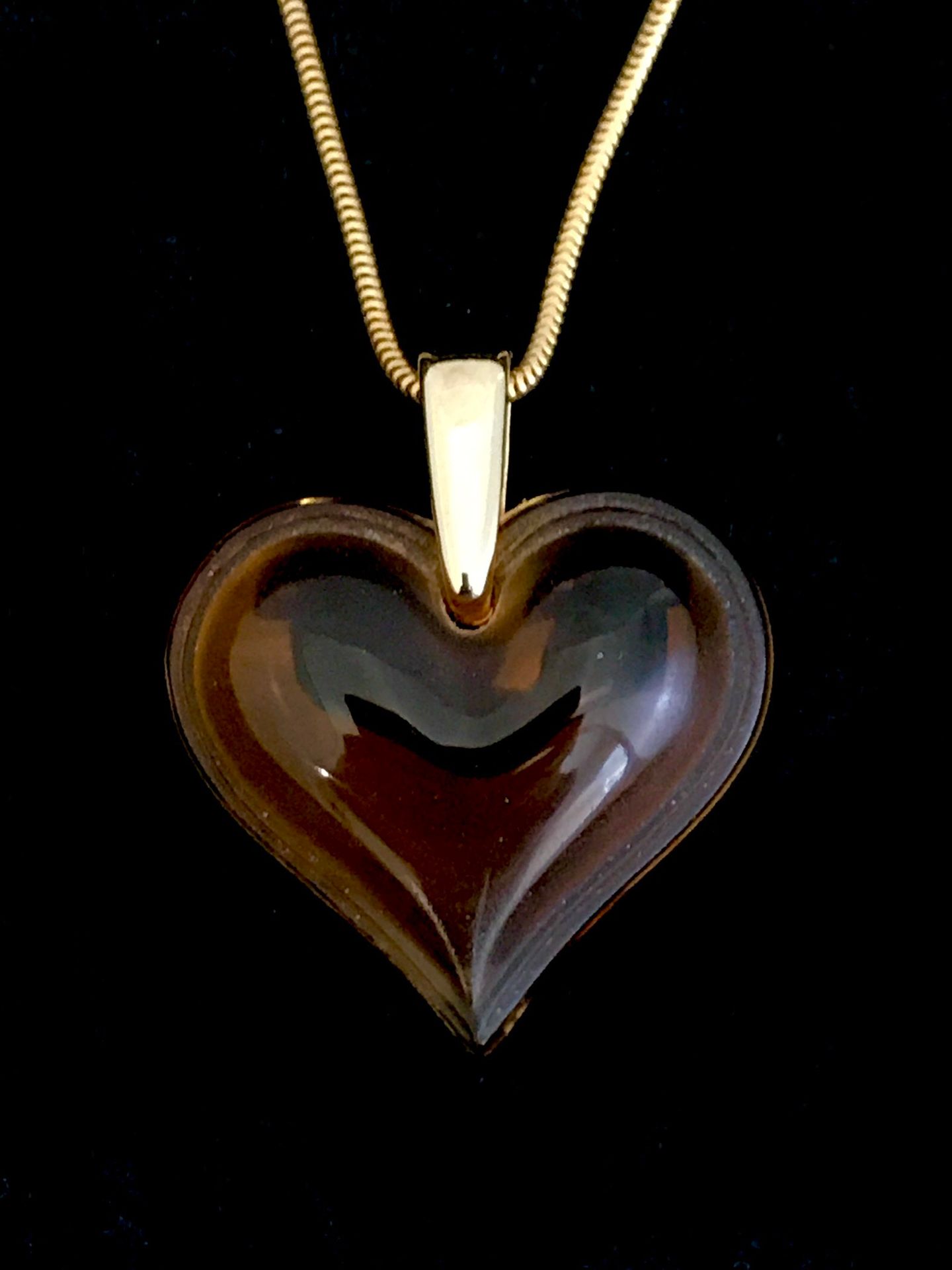Null Lalique - gargantilla de metal dorado con un colgante de corazón de cristal&hellip;