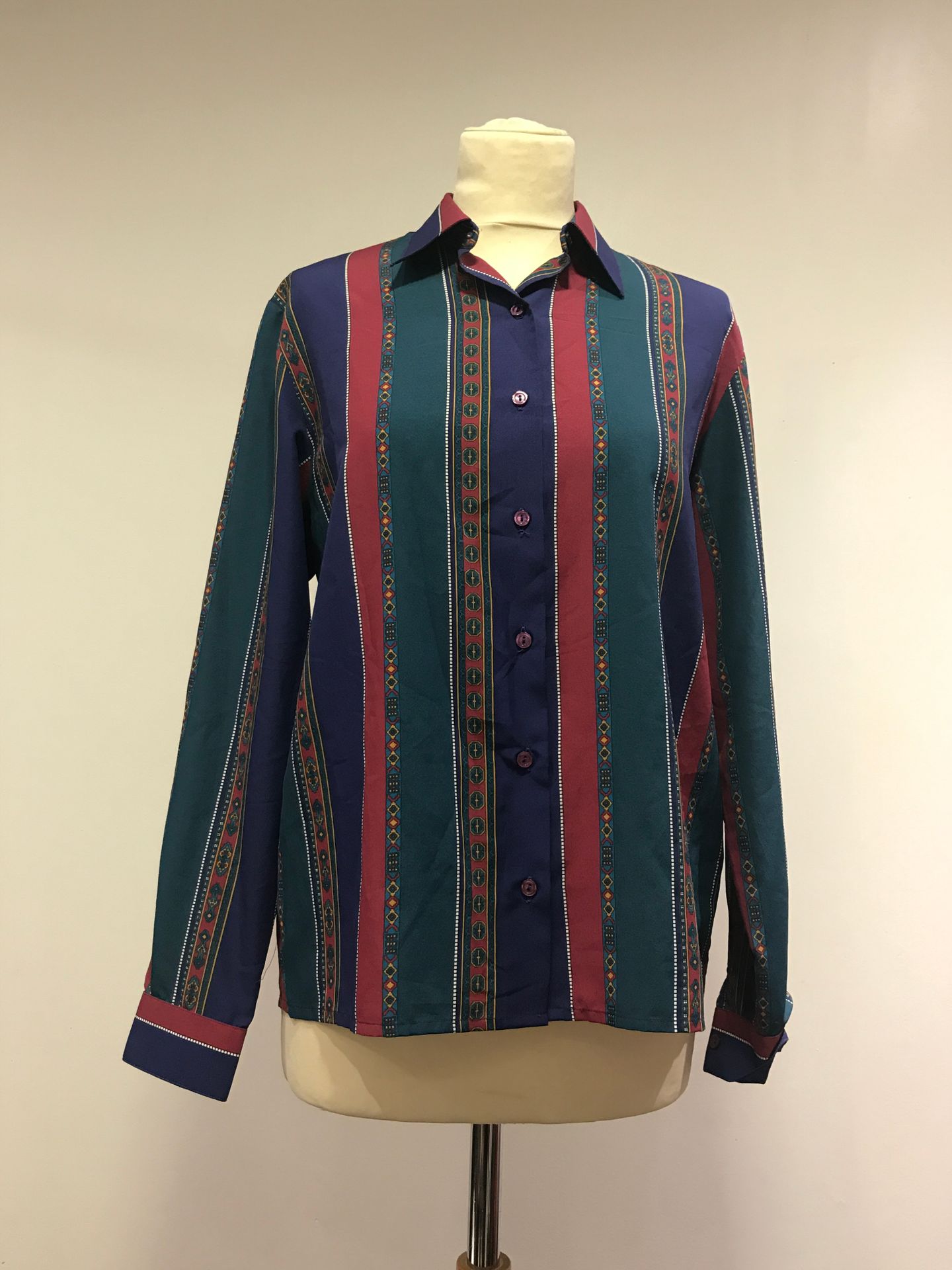 Null Pier BE - Red, green and blue striped polyester crepe shirt. Size 38. 

A w&hellip;