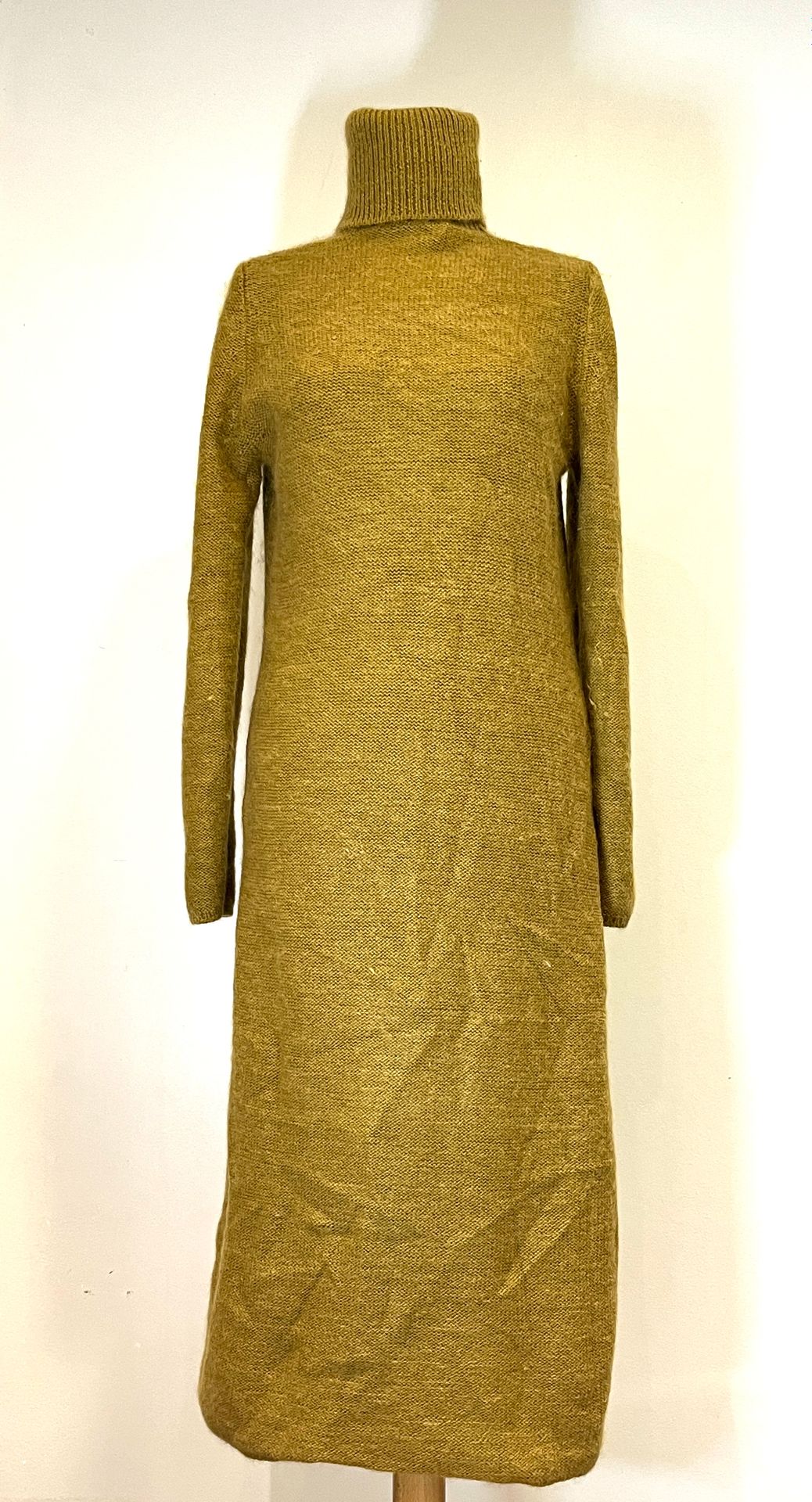 Null SAINT LAURENT RIVE GAUCHE - Une robe col roulé en maille bronze merinos et &hellip;