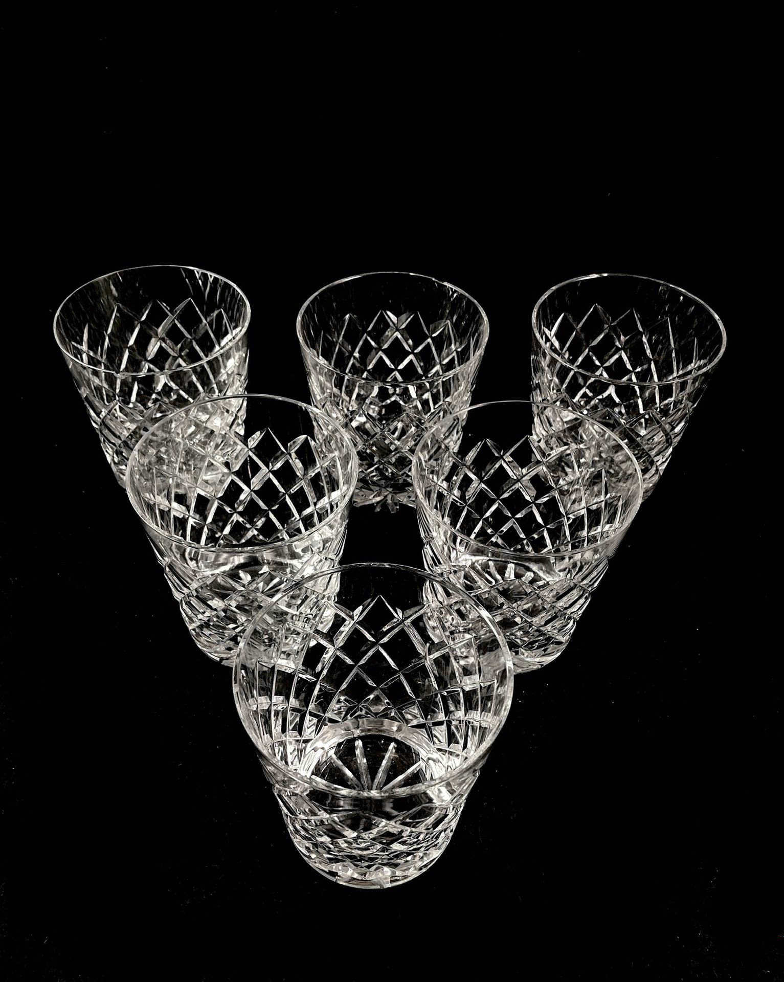 Null Six whisky glasses in cut crystal. Height. 10 cm. Scratches.