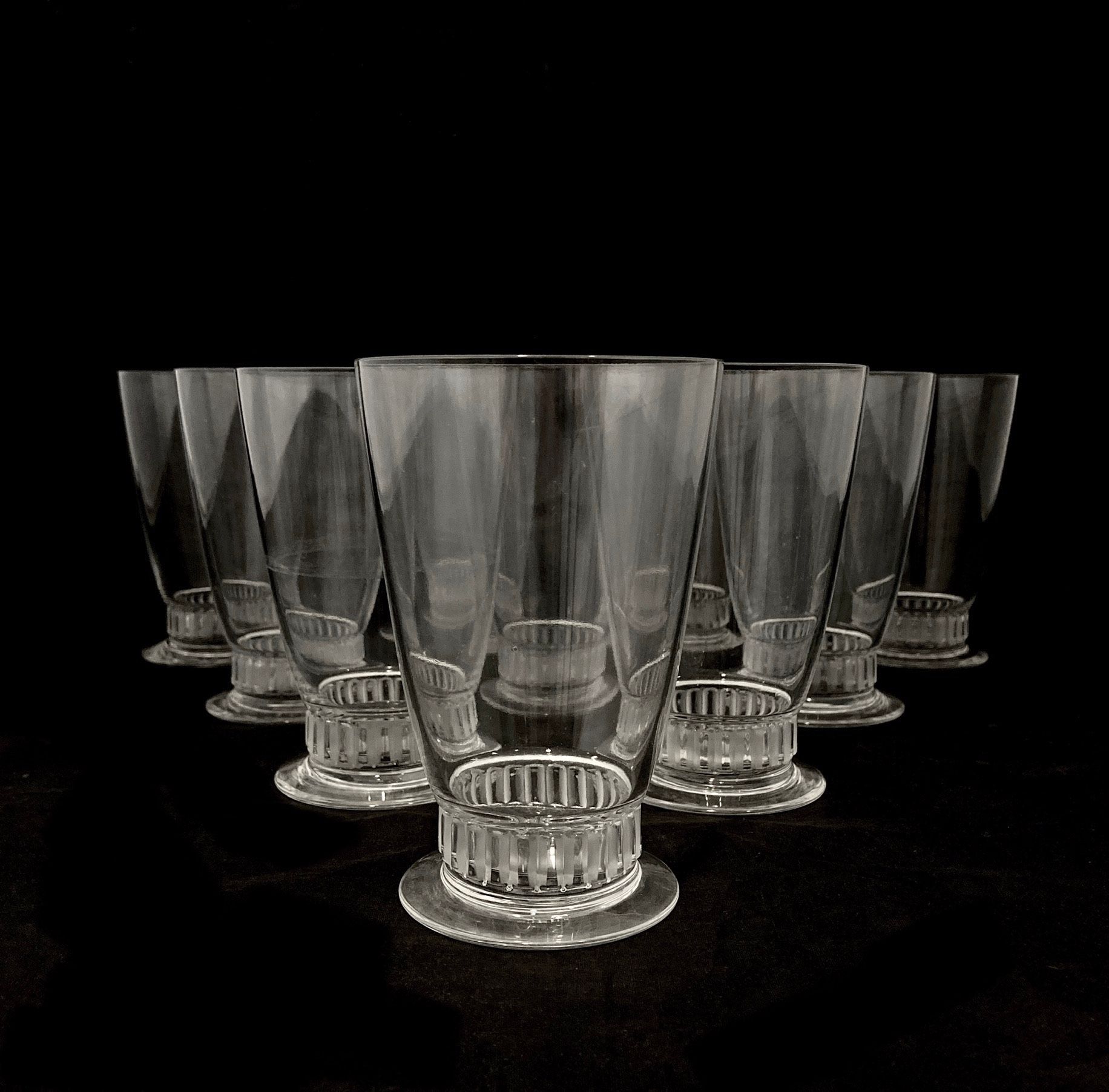 Null René LALIQUE 1860-1945

一套10个吹制水晶威士忌苏打水杯，底座压制成型，竹制模型，背面刻有R. LALIQUE的签名。高13,&hellip;