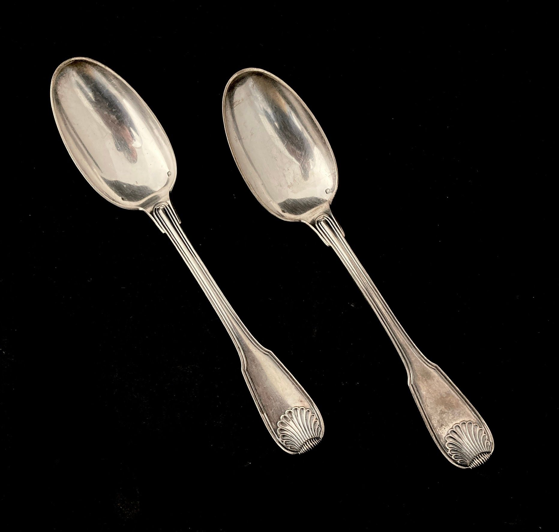 Null Pair of spoons

in Minerva silver 950°/°°.

Shell model engraved with a coa&hellip;