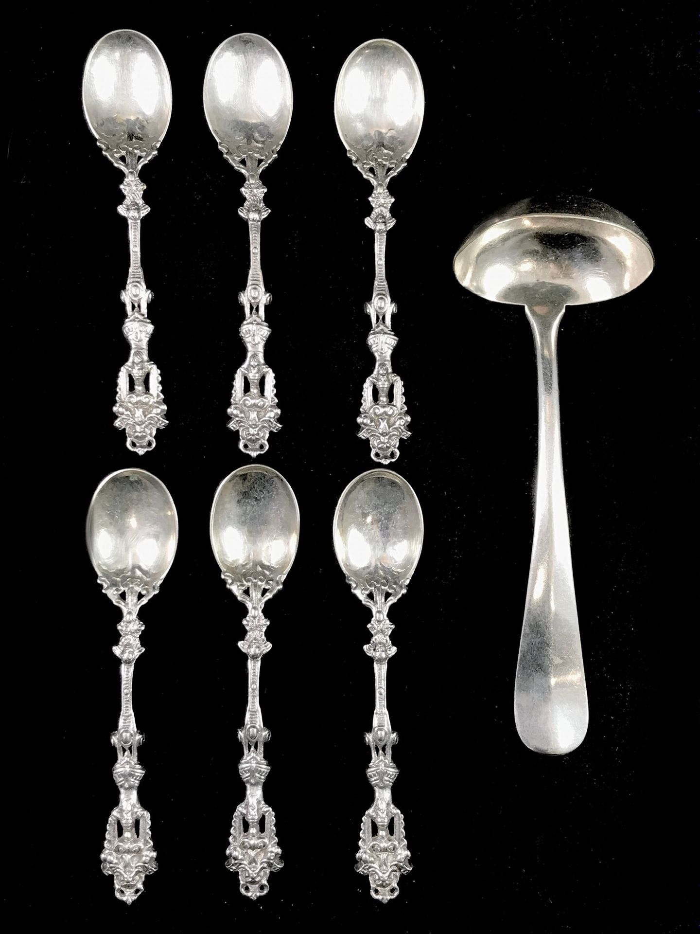 Null A set of 6 silver spoons, possibly 800°/00. Probably by Hans Reinhold Mühl.&hellip;