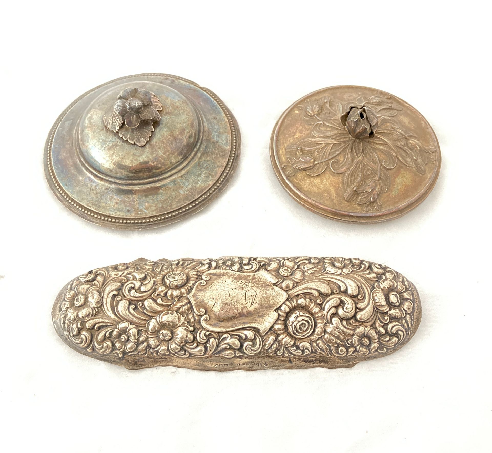 Null Suite of 3 silver lids and mounts.

Total weight : 195 g.