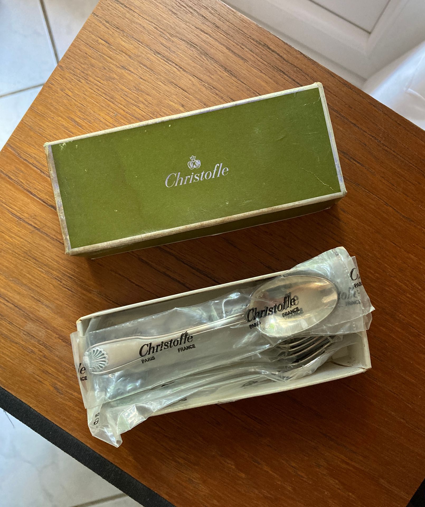 Null Christofle - 12把镀银甜点勺子，装在原来的展示盒里，并装在有签名的小口袋里，Vendôme型号。