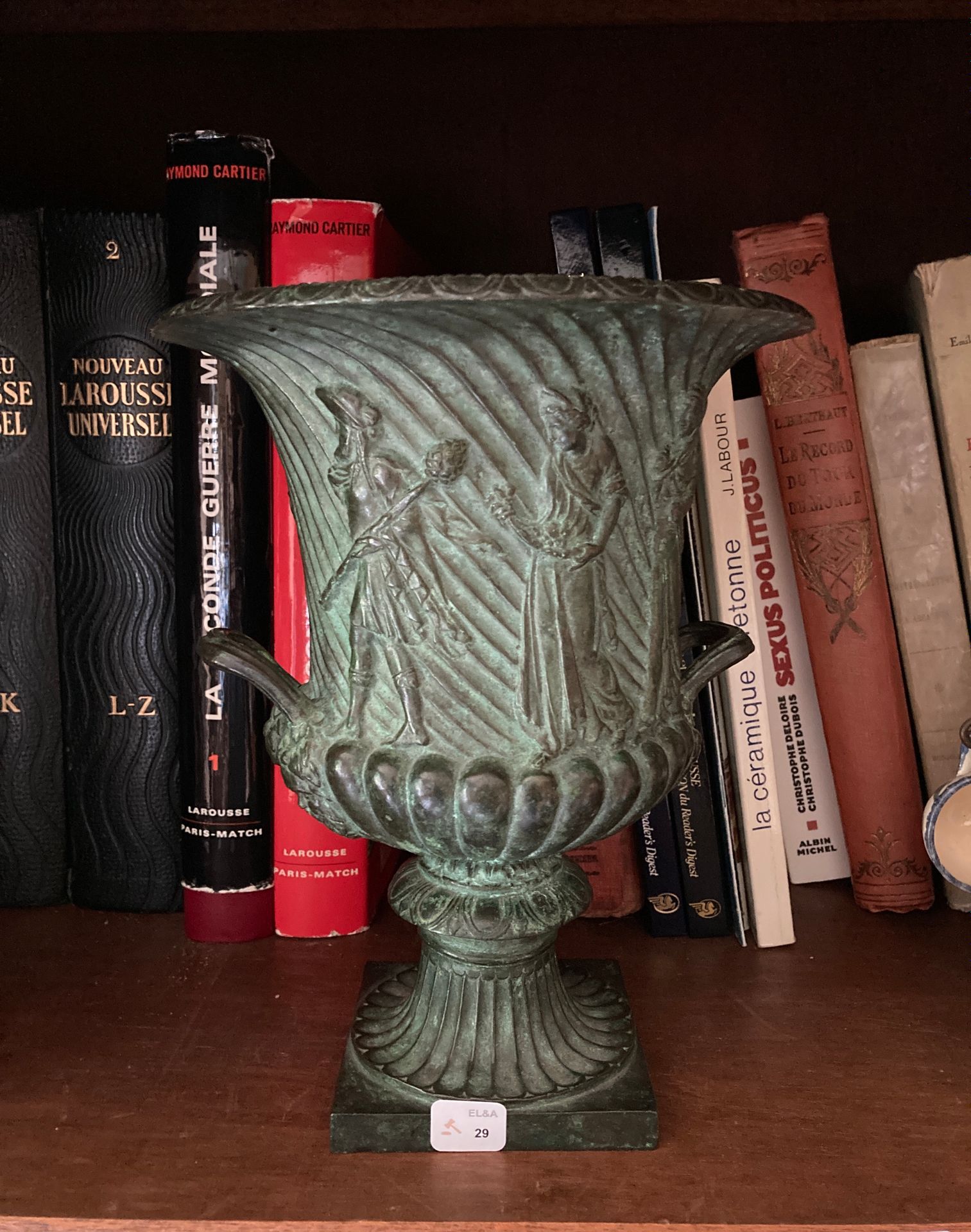 Null D'après l'Antiquité, vase cratère en bronze à patine antique. Haut.: 25 cm.