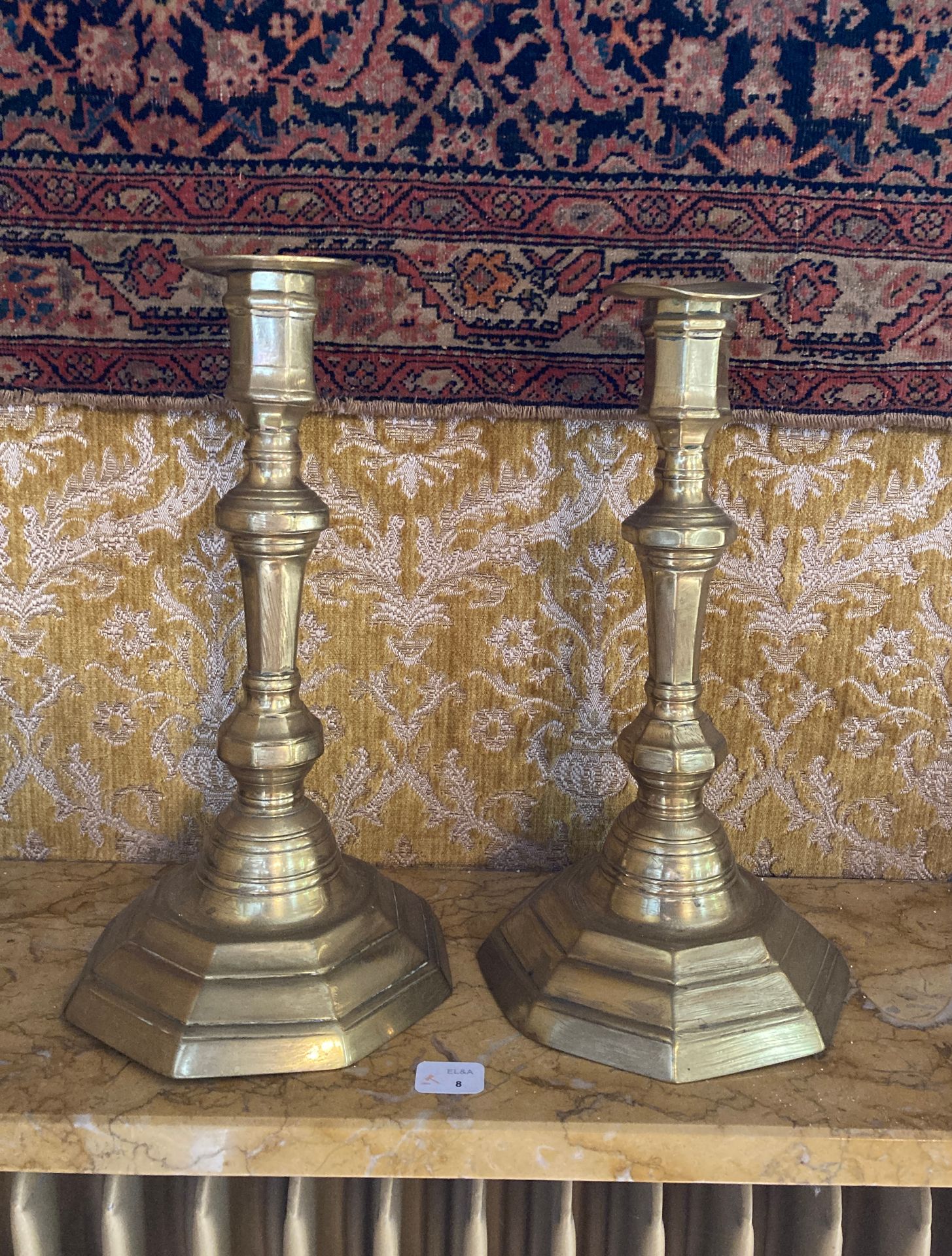 Null 8. Pair of brass torches decorated with cut sides 

Height : 26 cm.