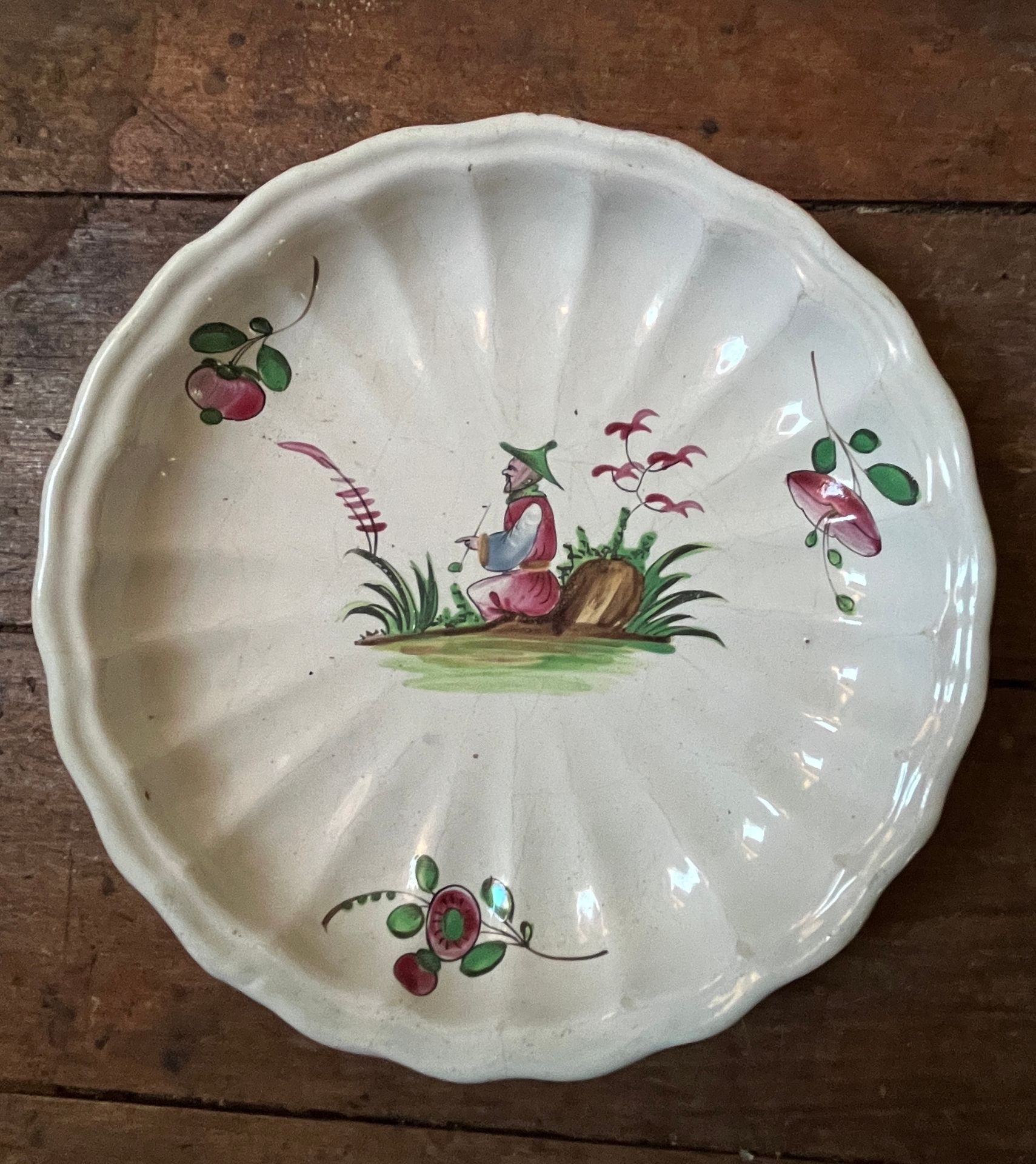 Null 
341. The ISLETTES - set of two plates and a dish in earthenware; 



Dish &hellip;