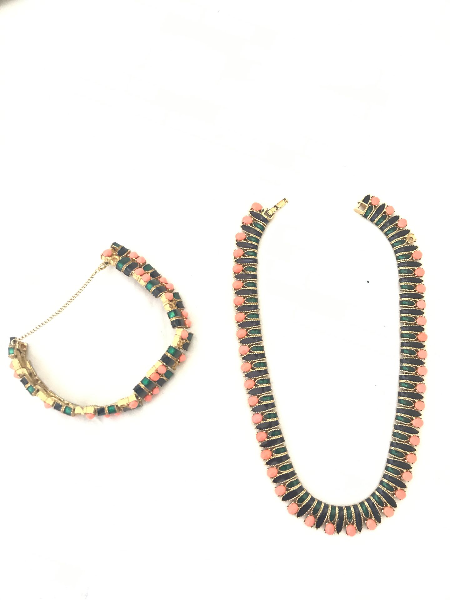 Null D'ORLAN, parure comprenant un collier, un bracelet et une boucle d'oreille &hellip;