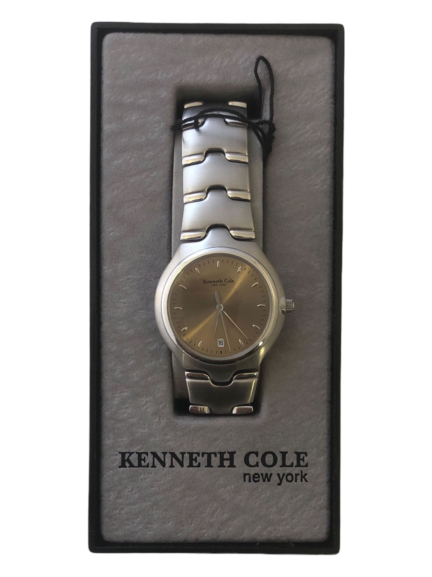 Null Kenneth Cole. Steel bracelet watch. Signed radiant dial, date window at six&hellip;
